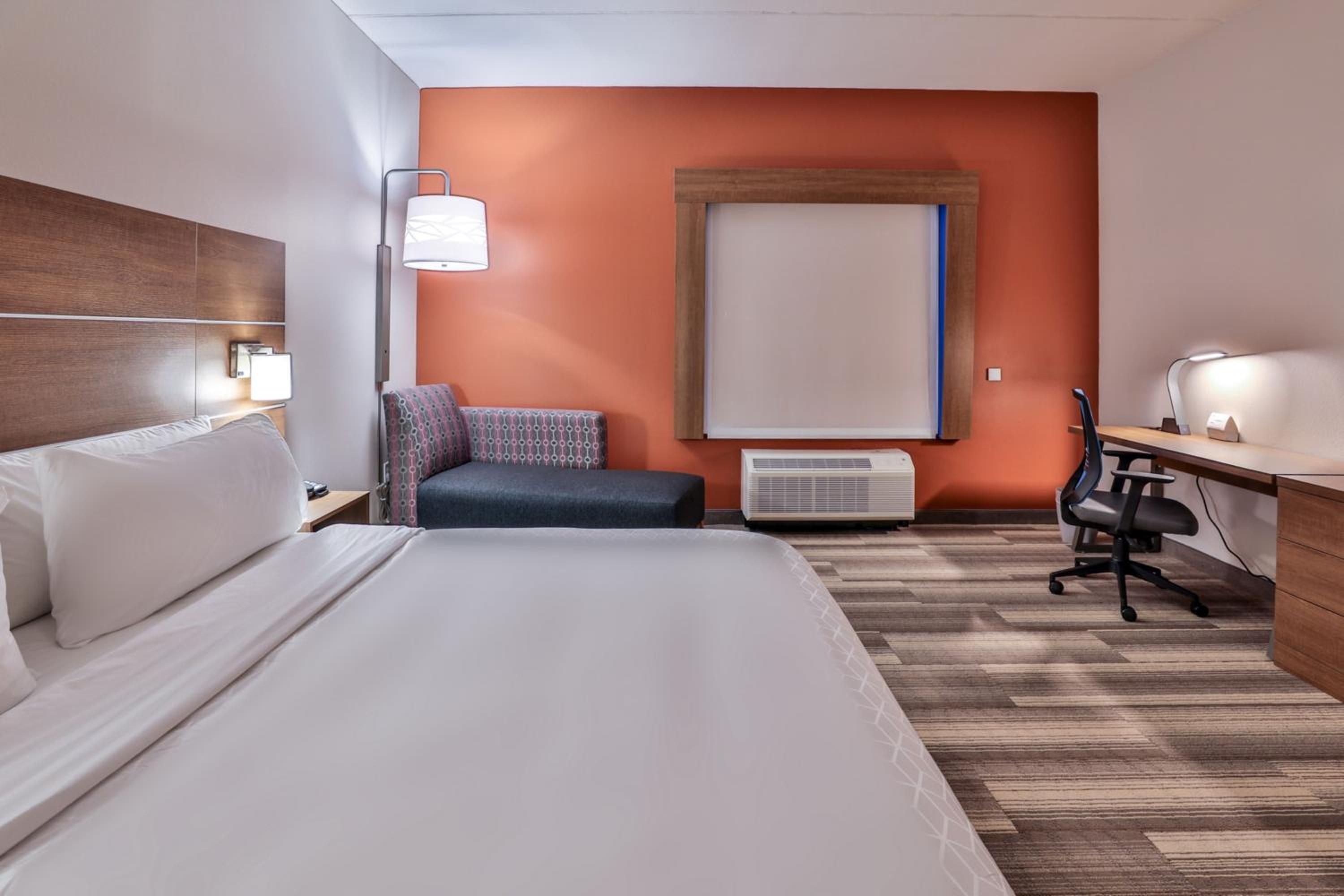 Standard King Room - Photo 7