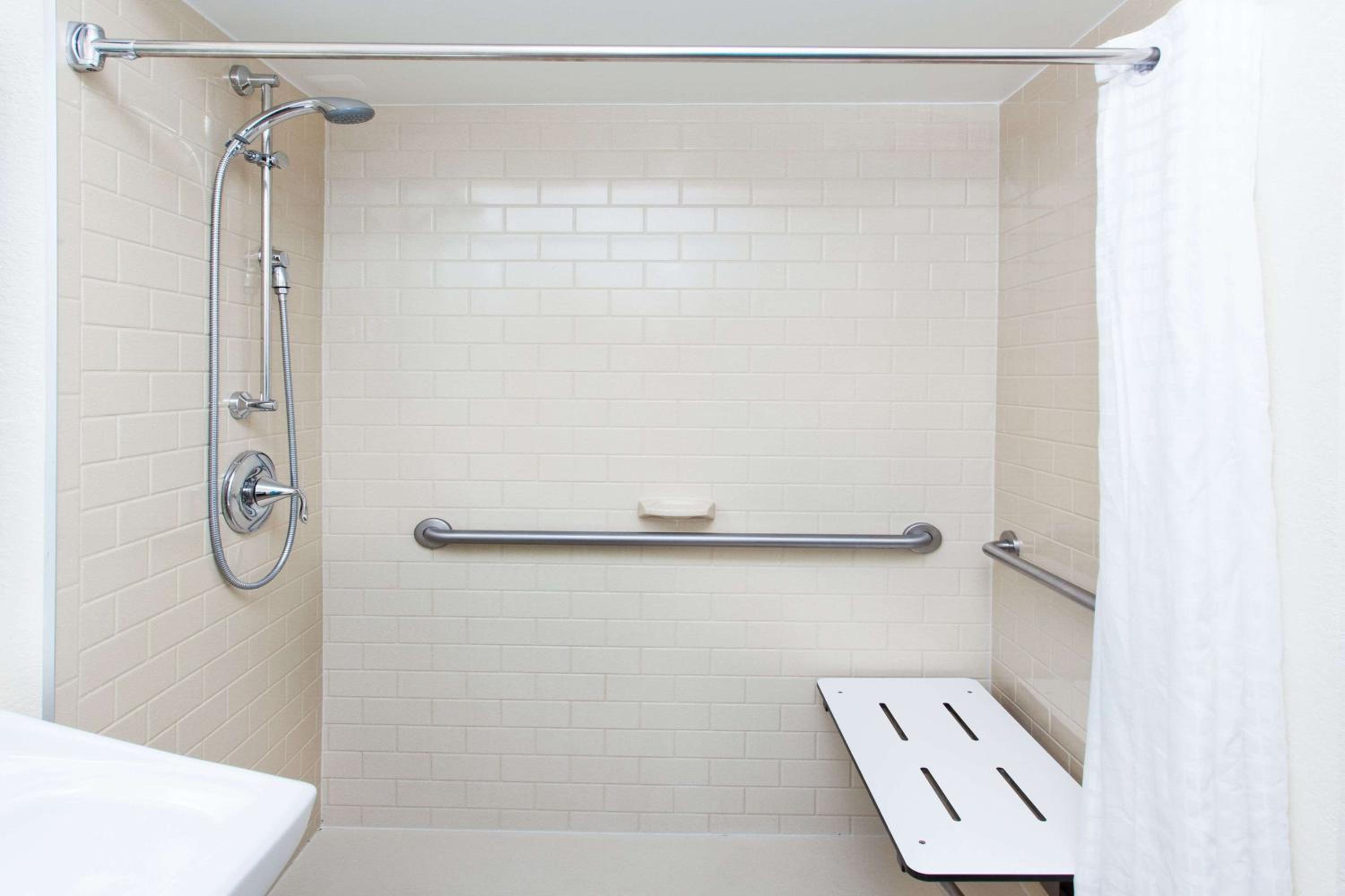 One-Bedroom Queen Suite with Roll-In Shower - Mobility Accessible
