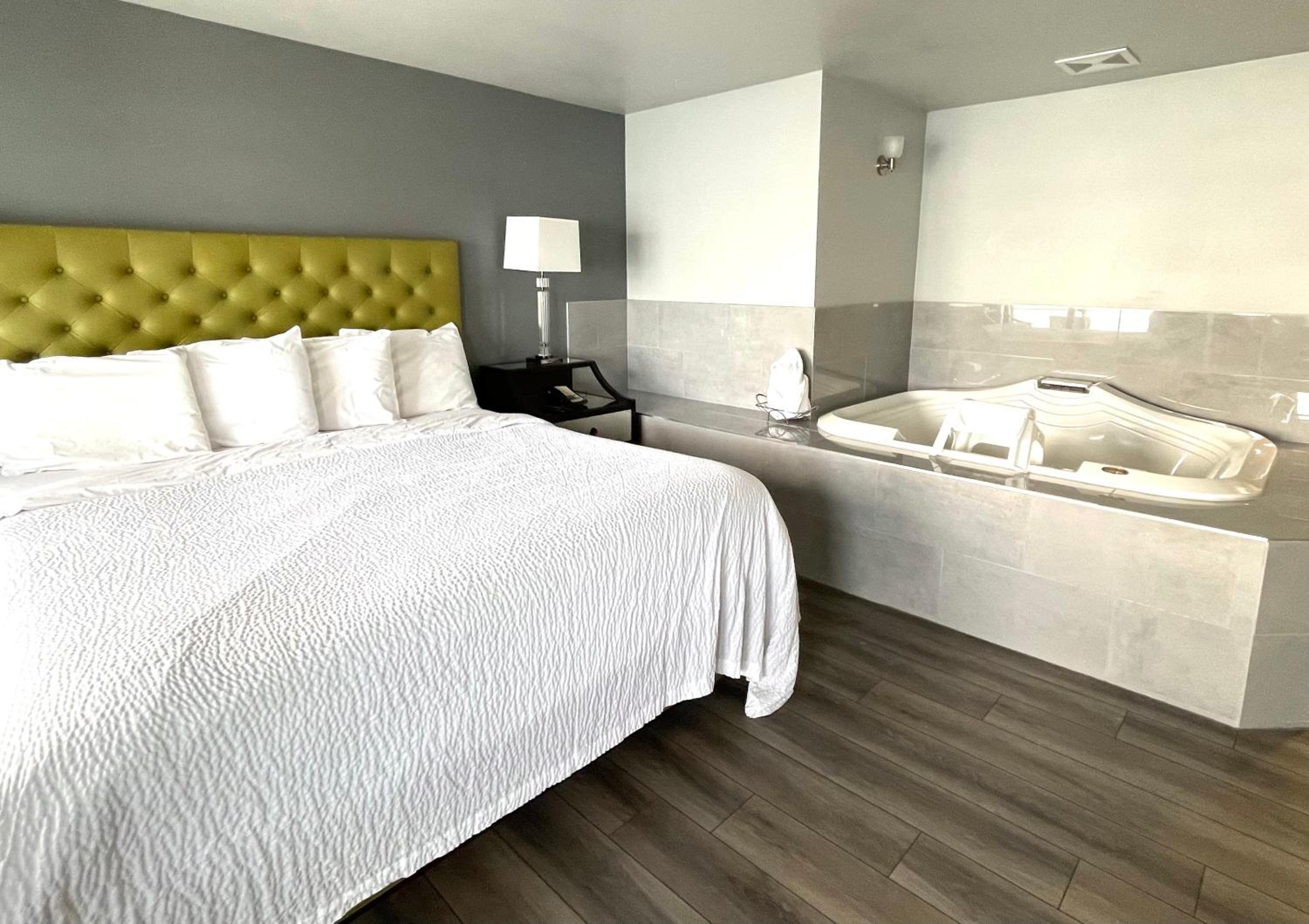 Premium King Deluxe Room