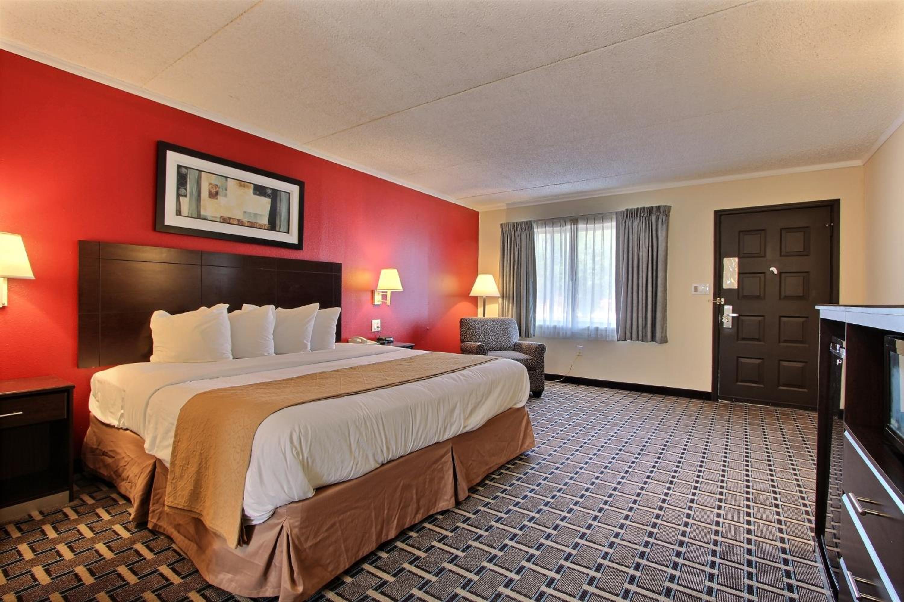King Room - Non-Smoking - Photo 4