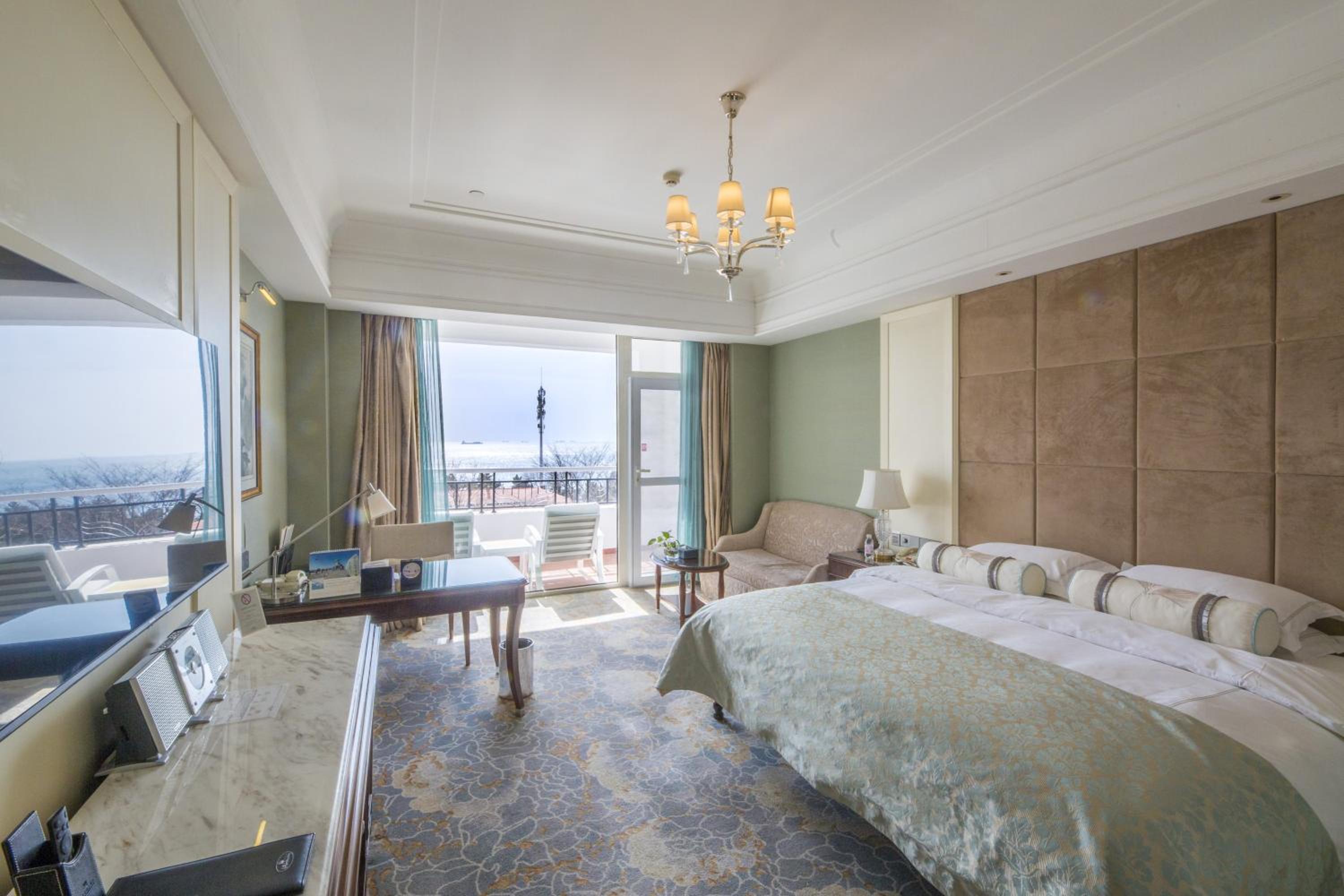 Business Seaview King Bed Room photo 3