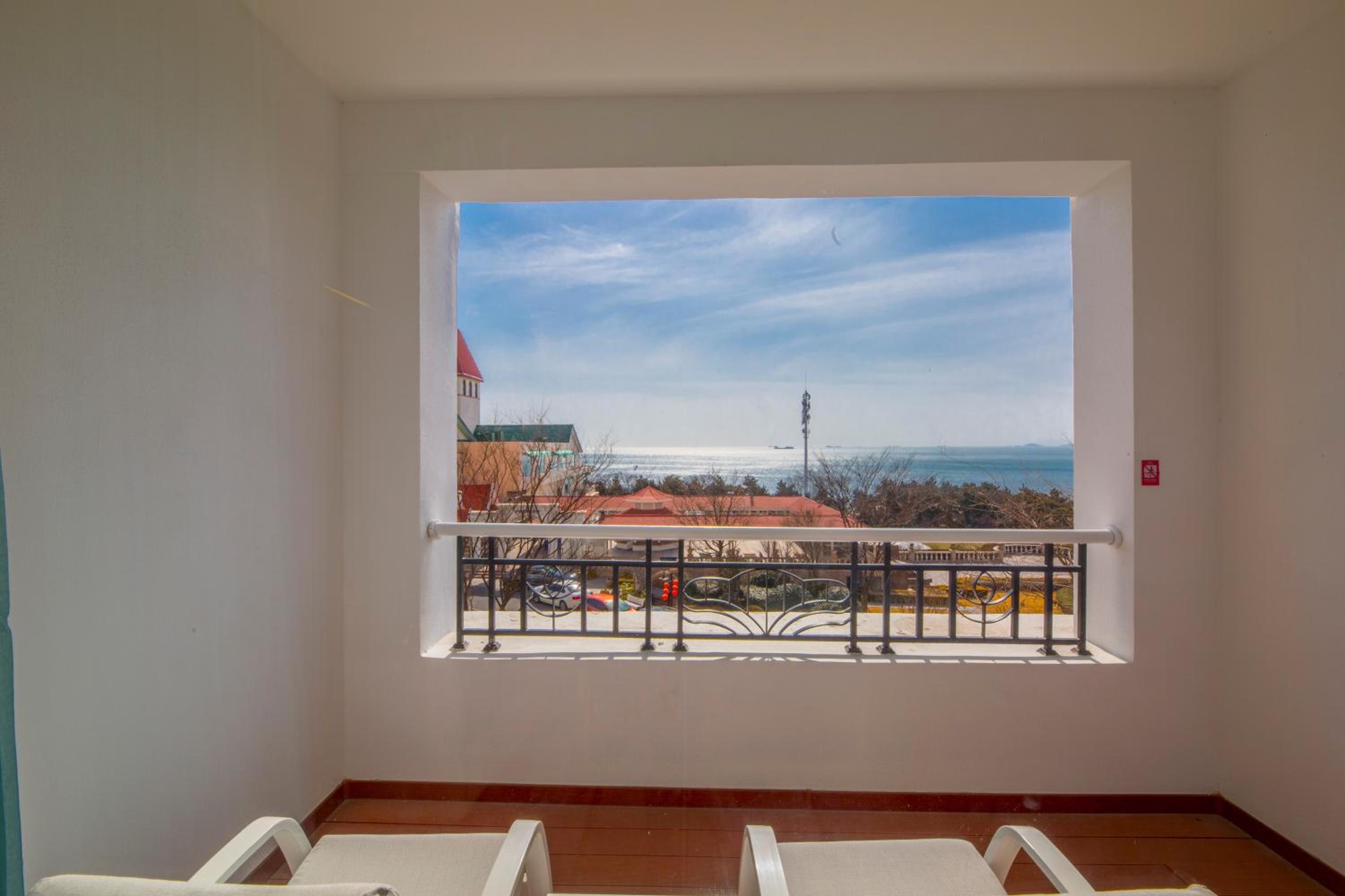 Business Seaview King Bed Room photo 2