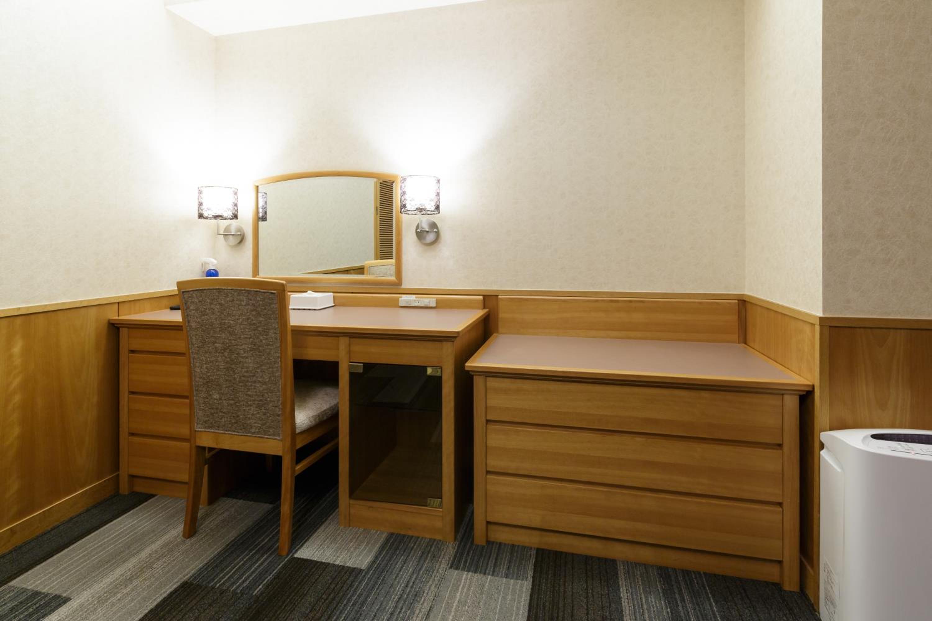 Deluxe Twin Room - Non-Smoking - Photo 6