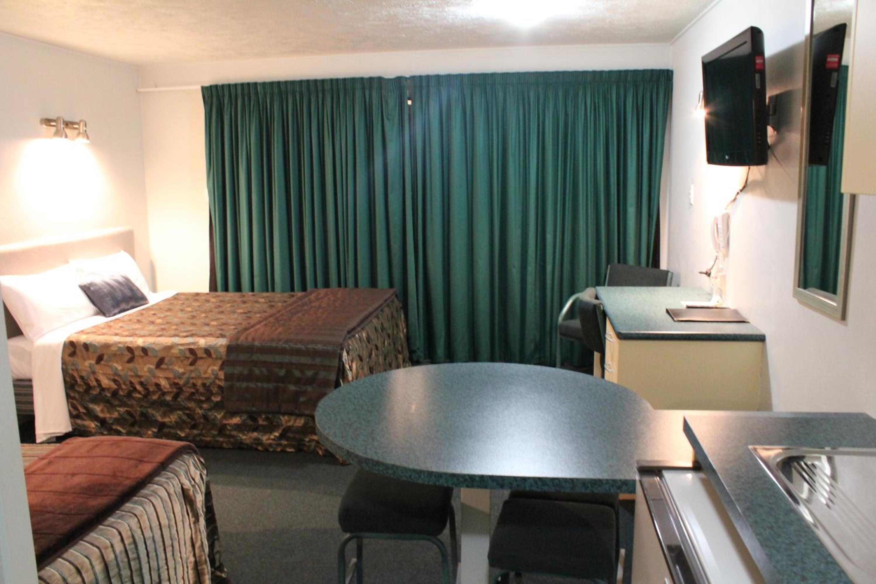 Twin Studio with Spa Bath - Ground Floor photo 1