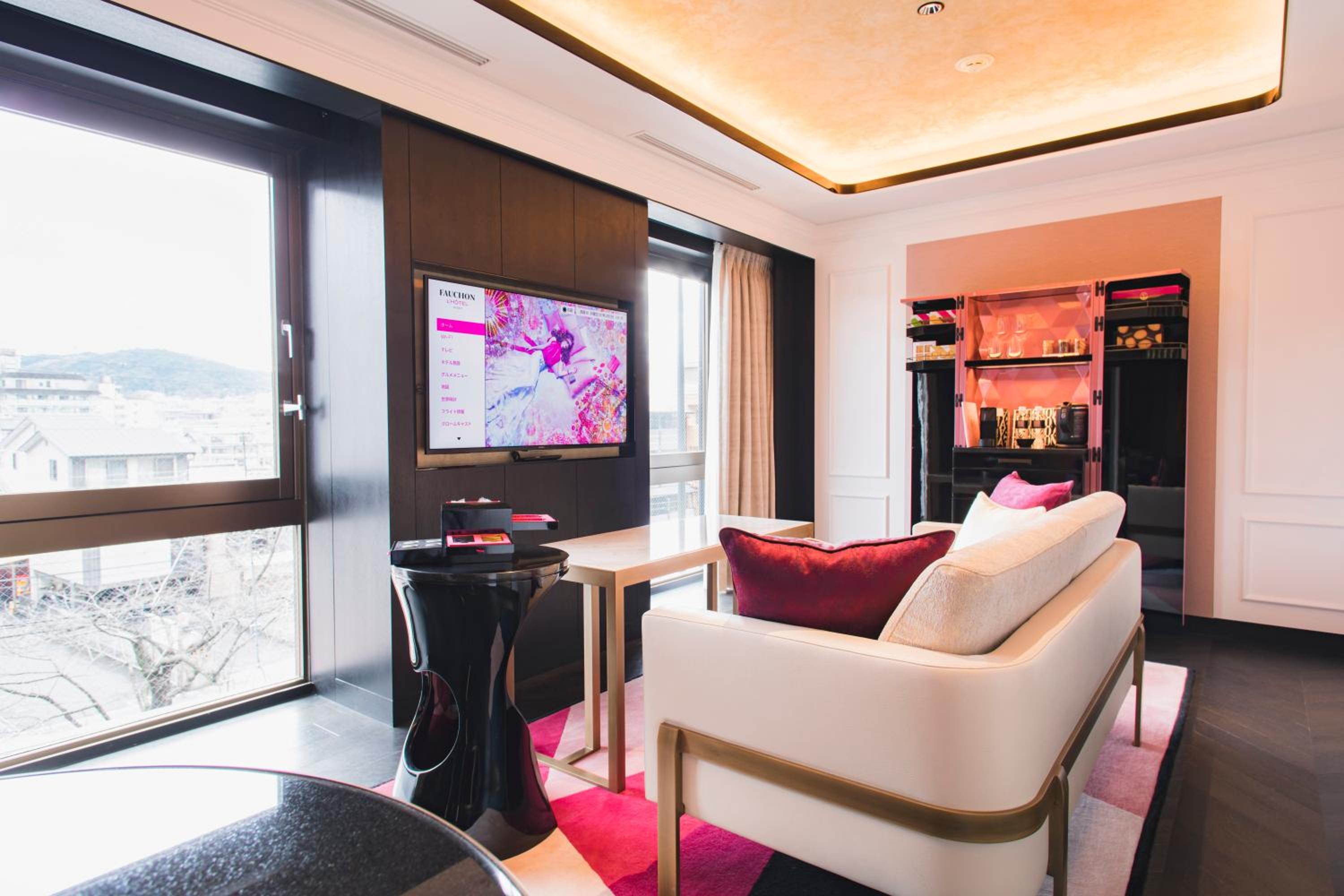 Fauchon Suite Twin with Lounge Access