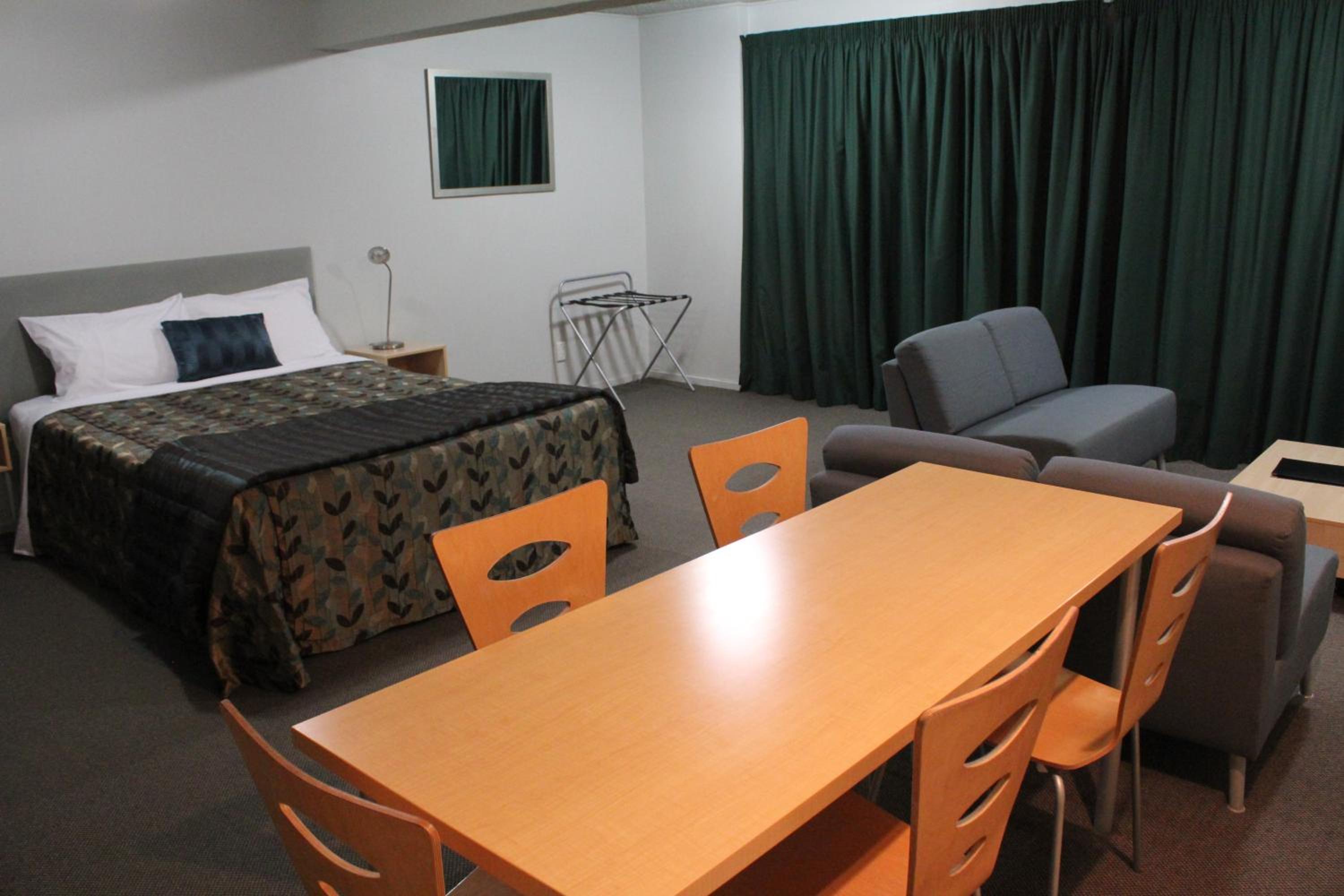 One-Bedroom Apartment - Upper Floor photo 2