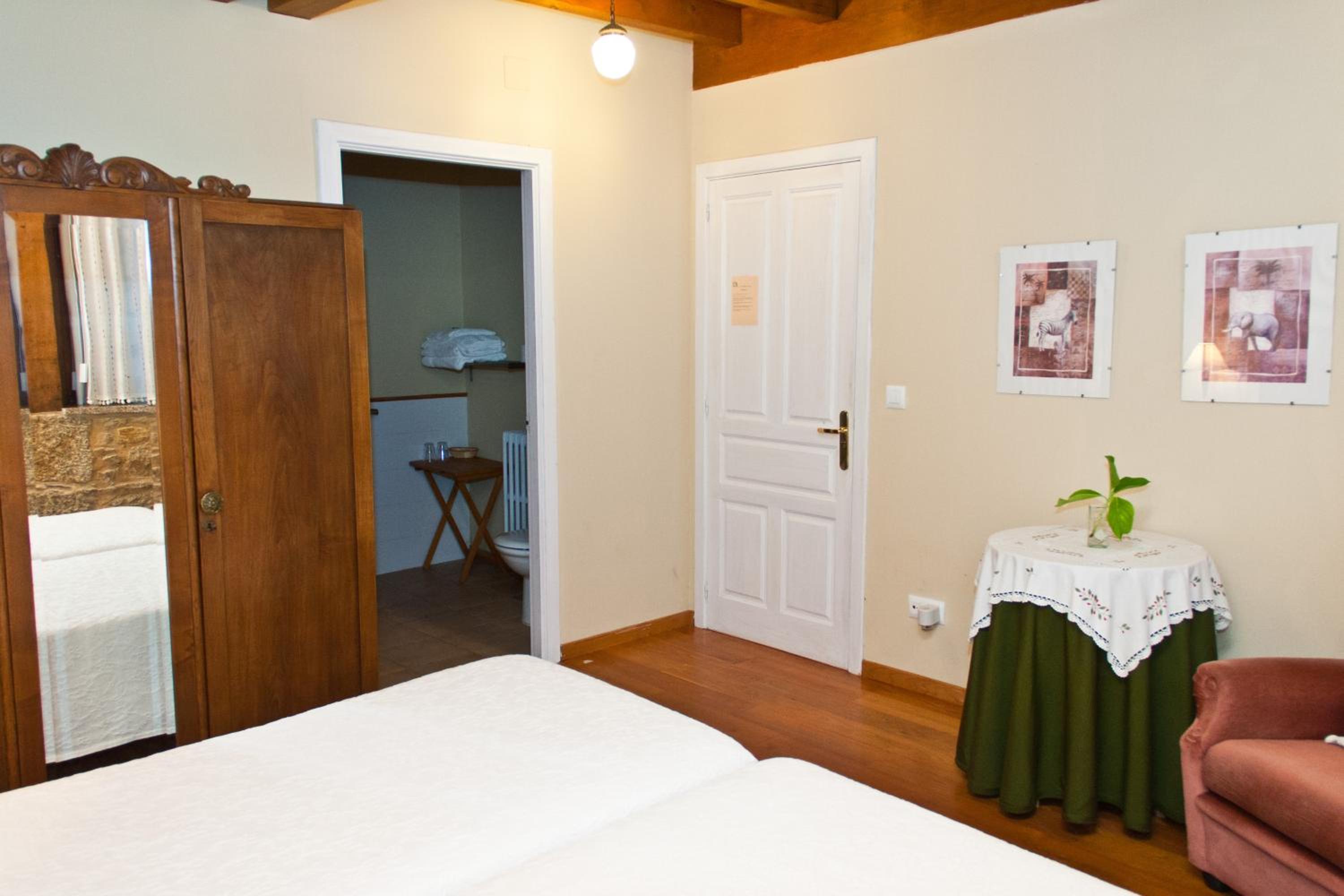 Standard Double Room - Photo 2