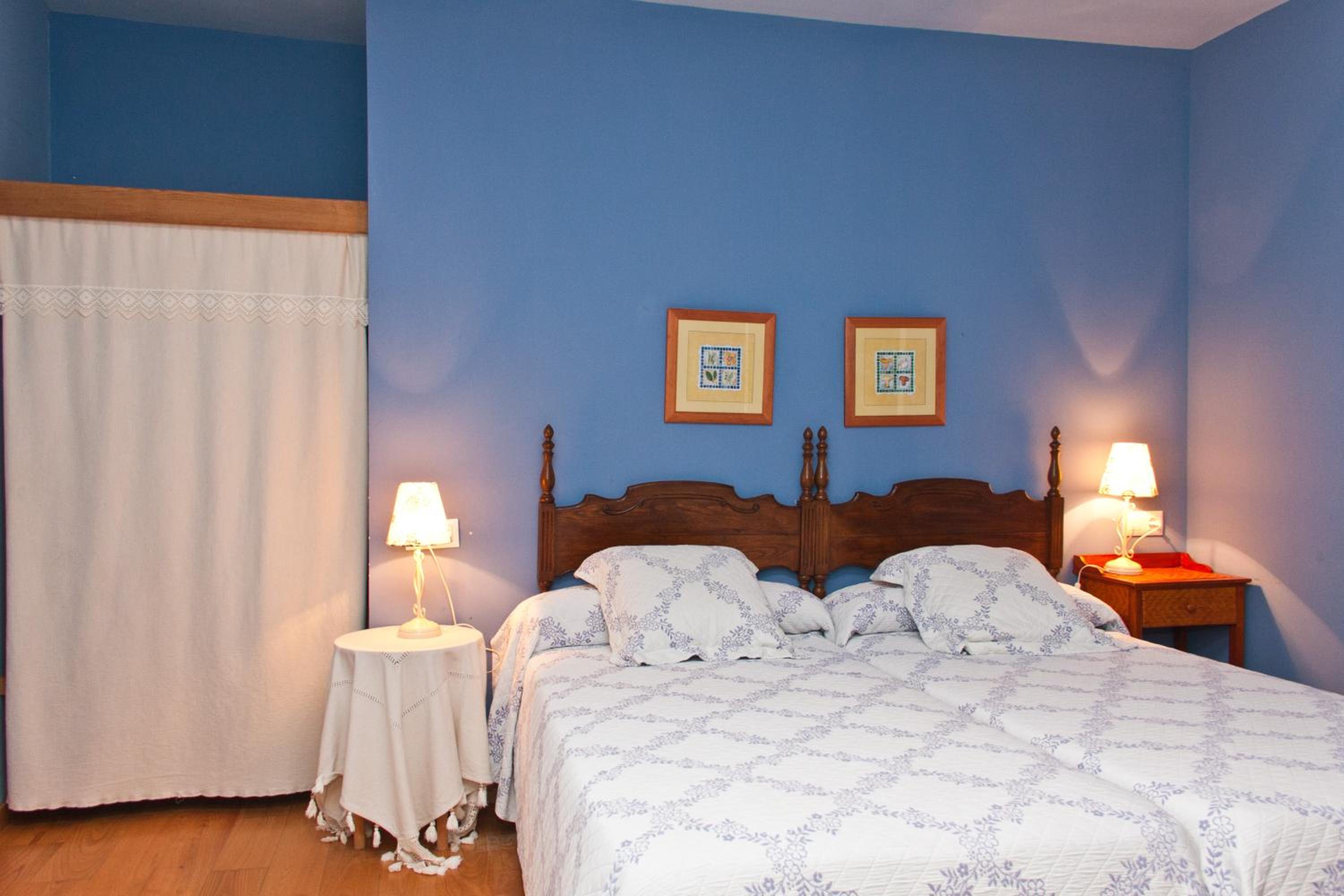 Double or Twin Room - Photo 5