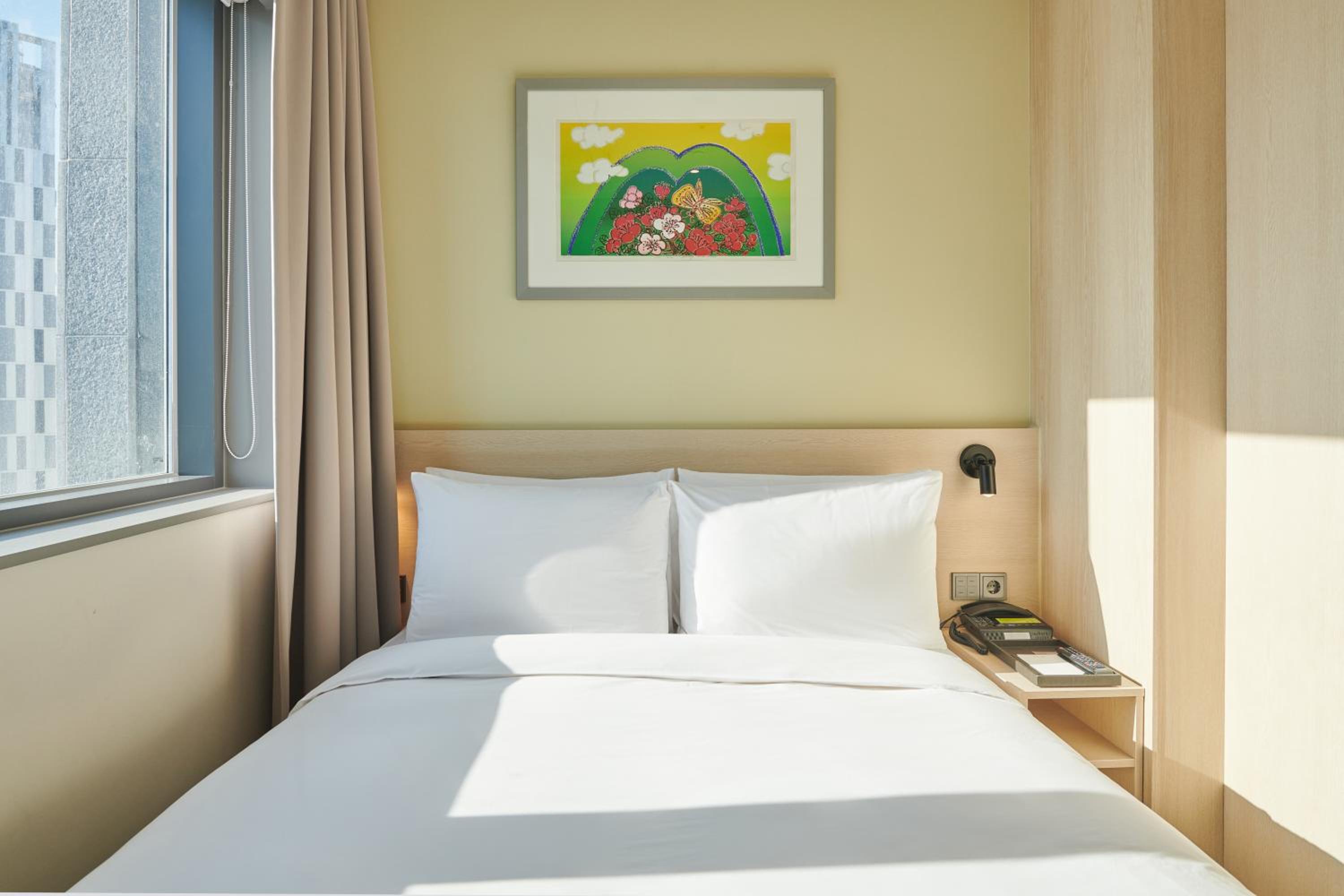 Semi Double Room