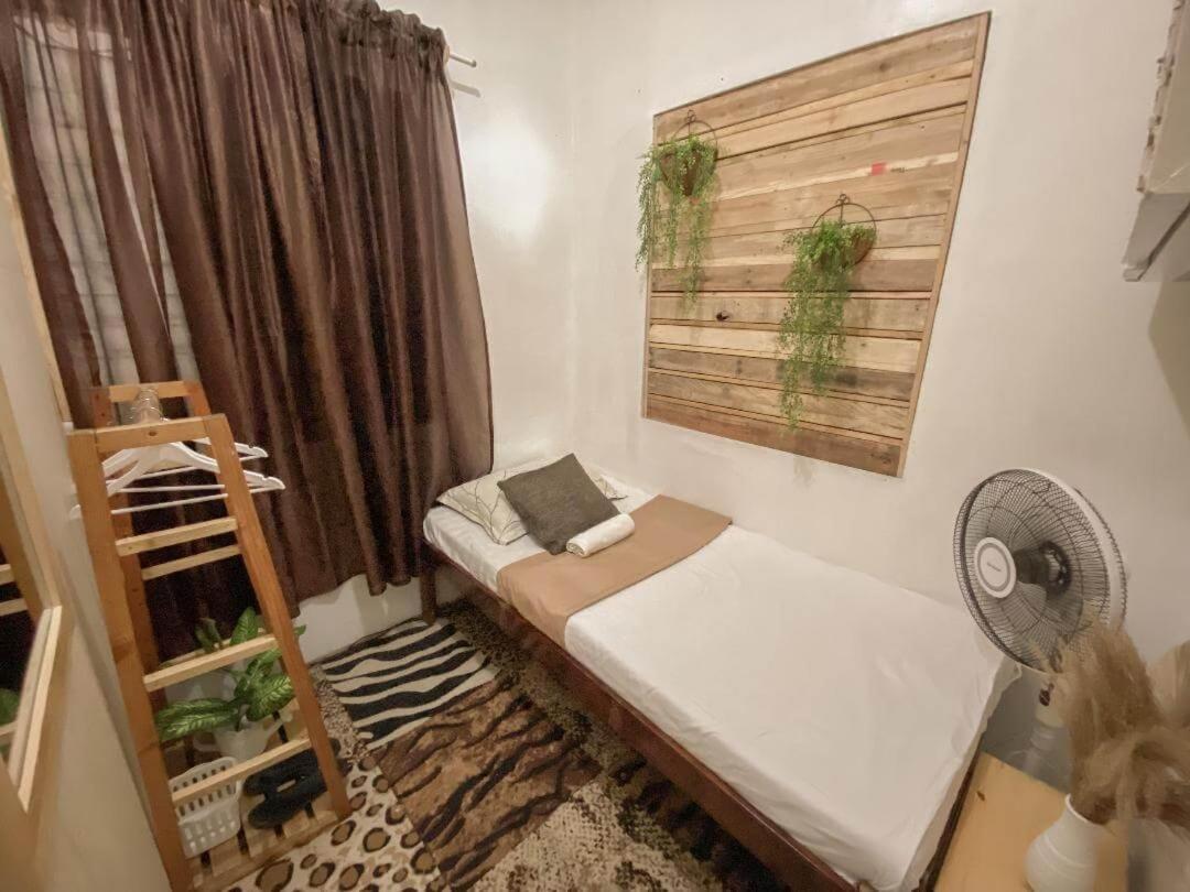 Single Room With Shared Bathroom photo 1