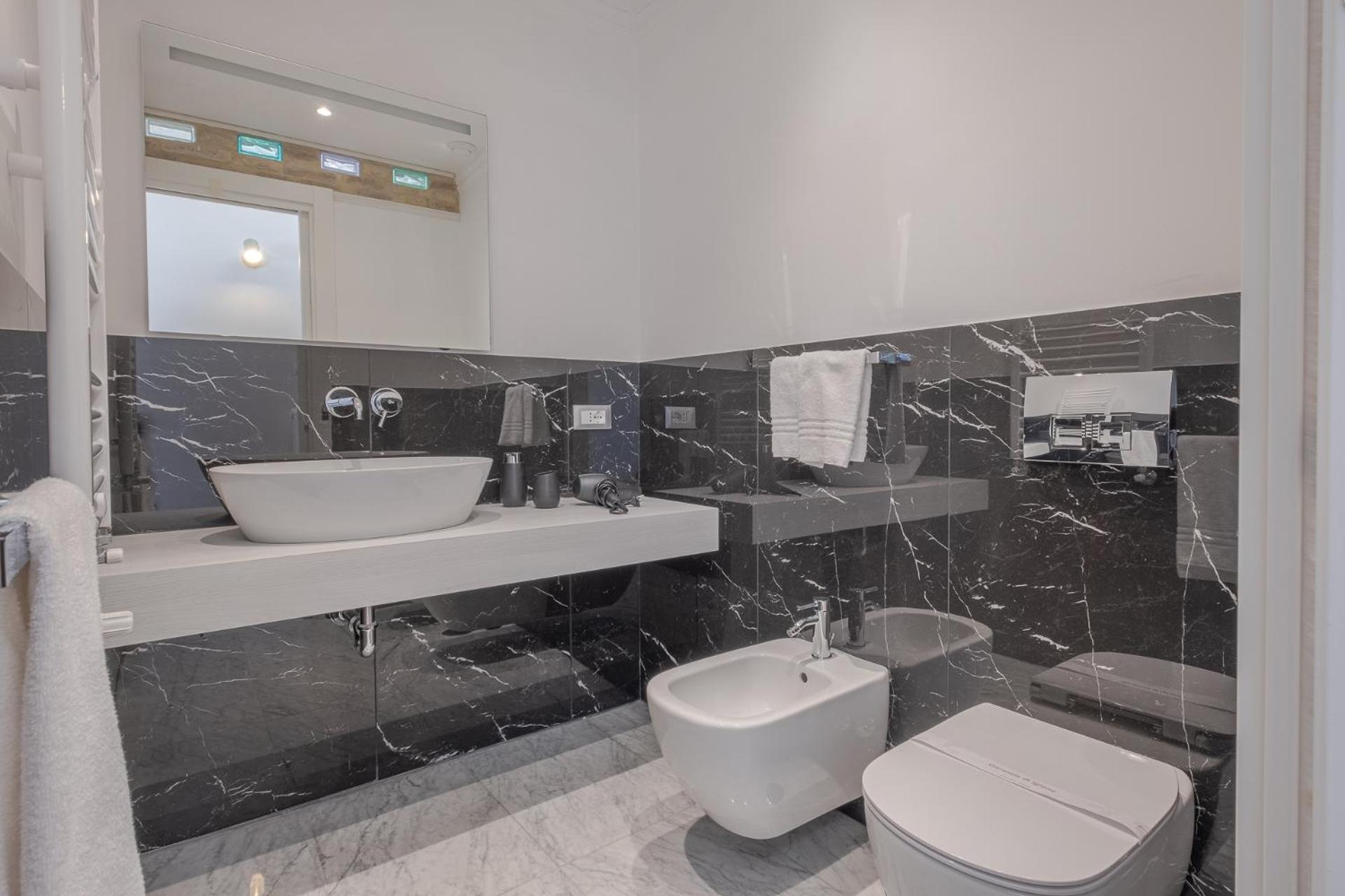 King Suite photo 2