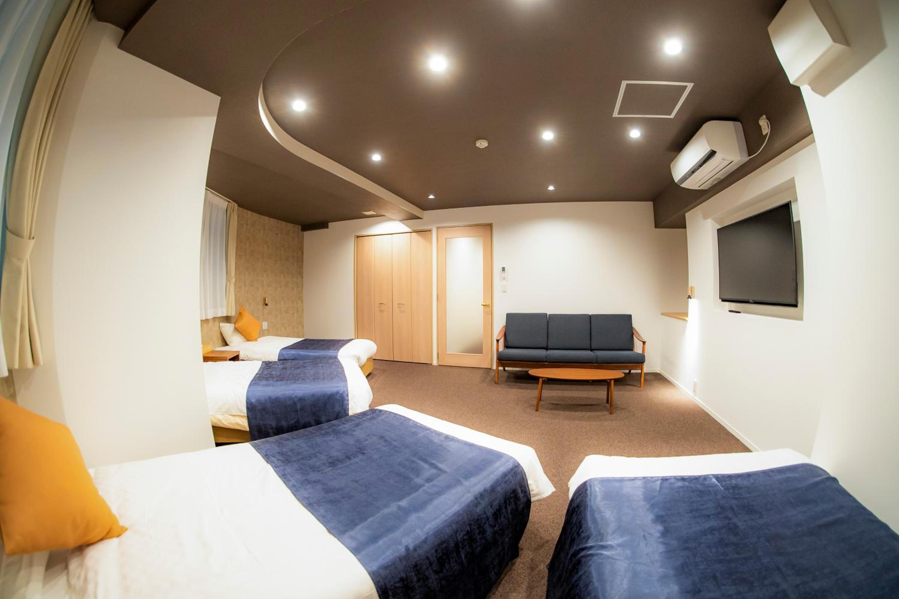 Three-Bedroom Suite thumbnail 5