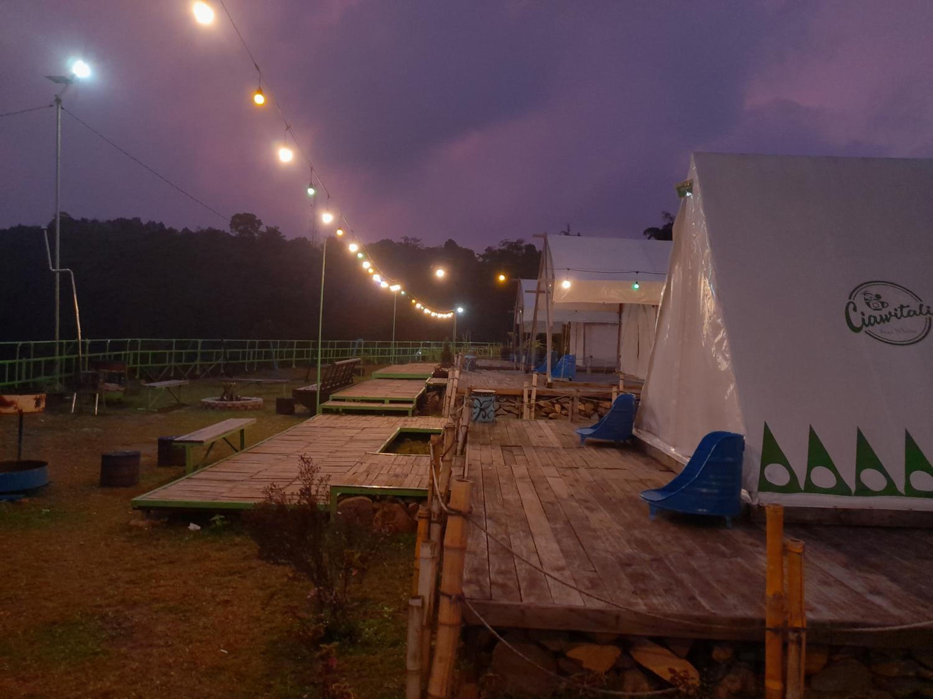 Tent - Photo 2