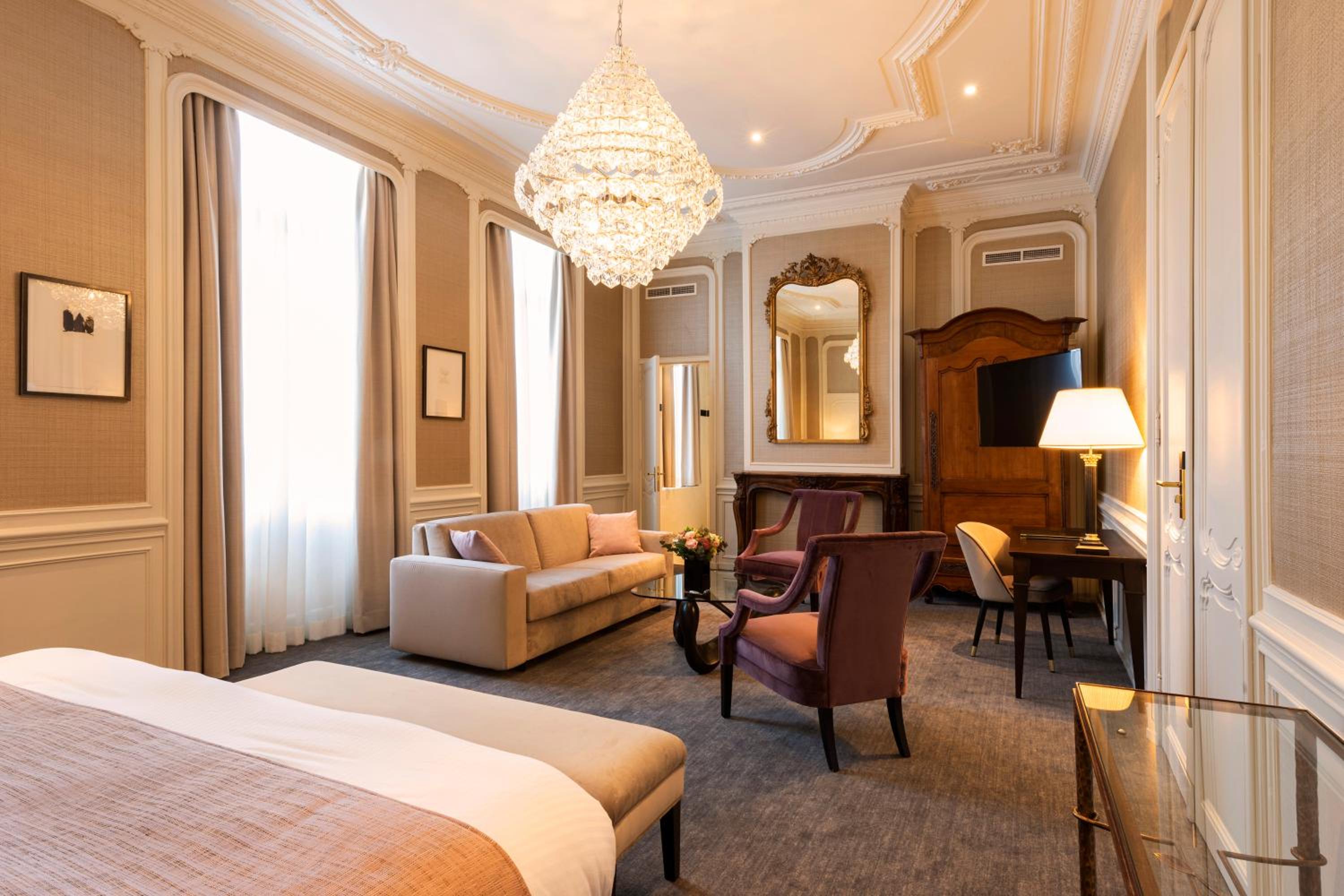 Royal Arches Suite - Photo 1