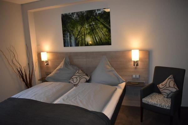 Deluxe Double Room (2 Adults + 1 Child) - Photo 2