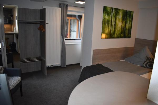Deluxe Double Room (2 Adults + 1 Child) - Photo 8