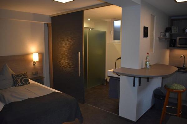 Deluxe Double Room (2 Adults + 1 Child) - Photo 5