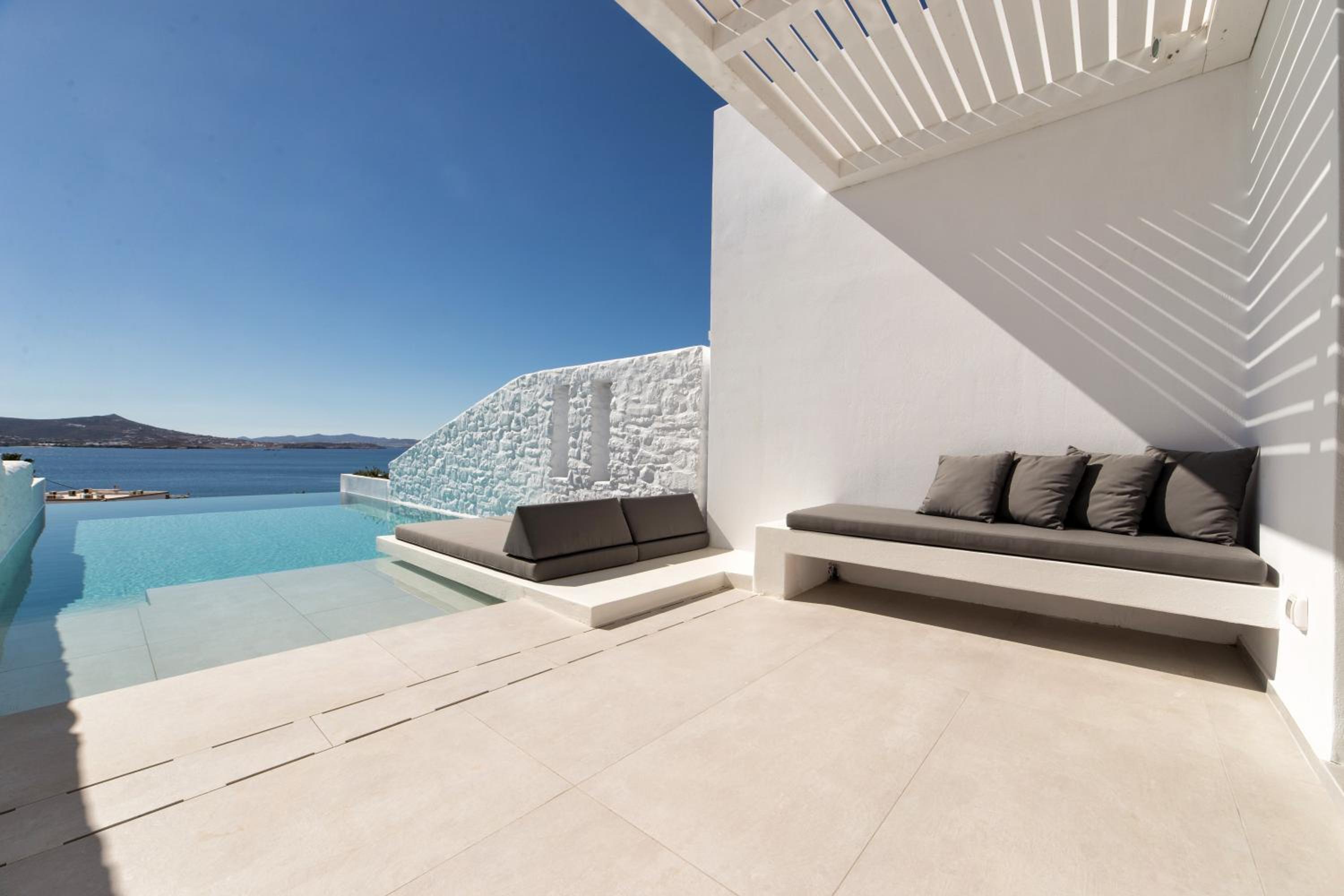 Superior Suite with Private Pool and Sea View - Photo 19