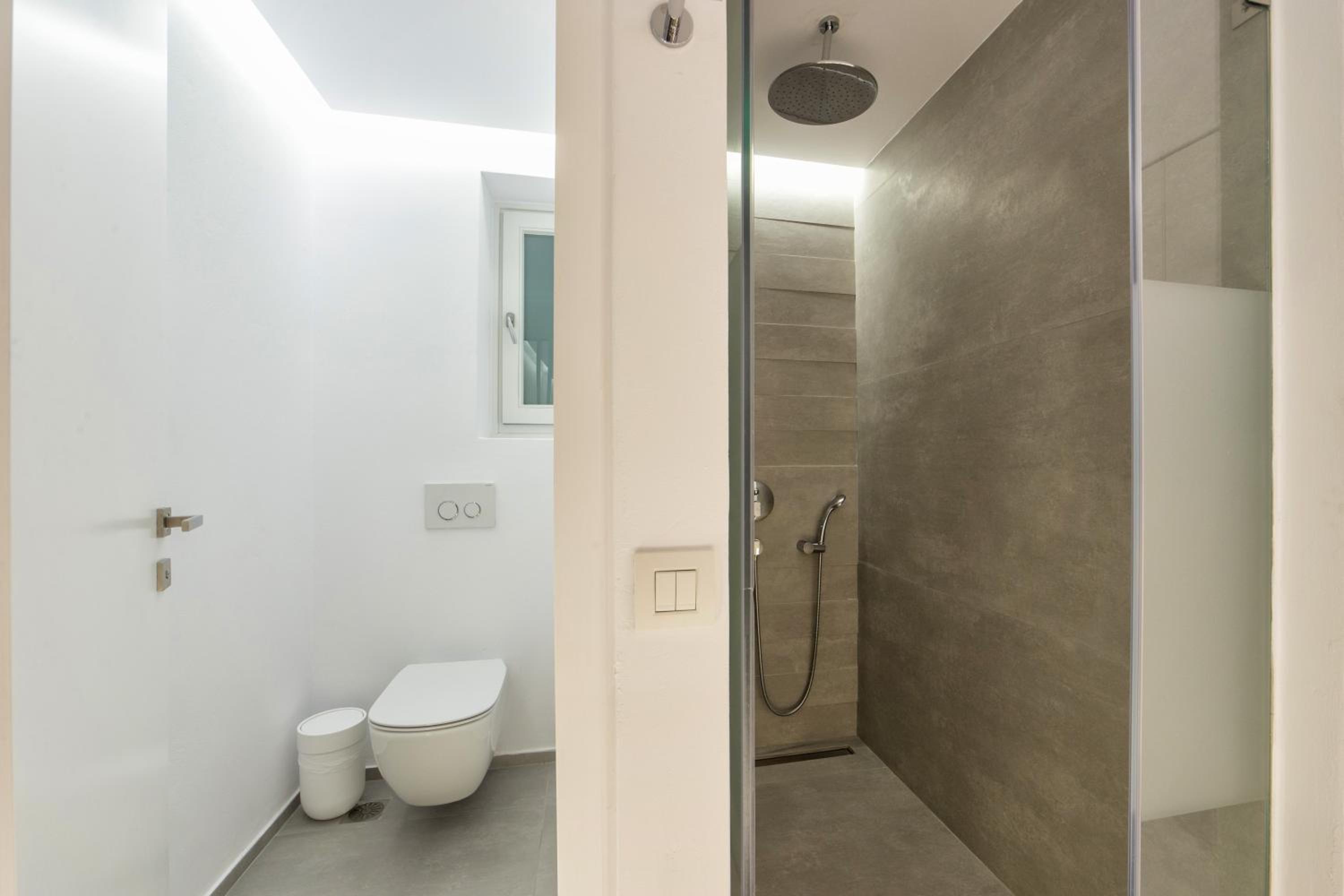 Superior Suite with Private Pool and Sea View - Photo 13