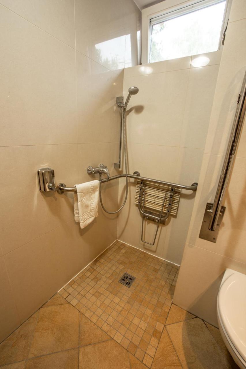 Double Room - Disability Access photo 3