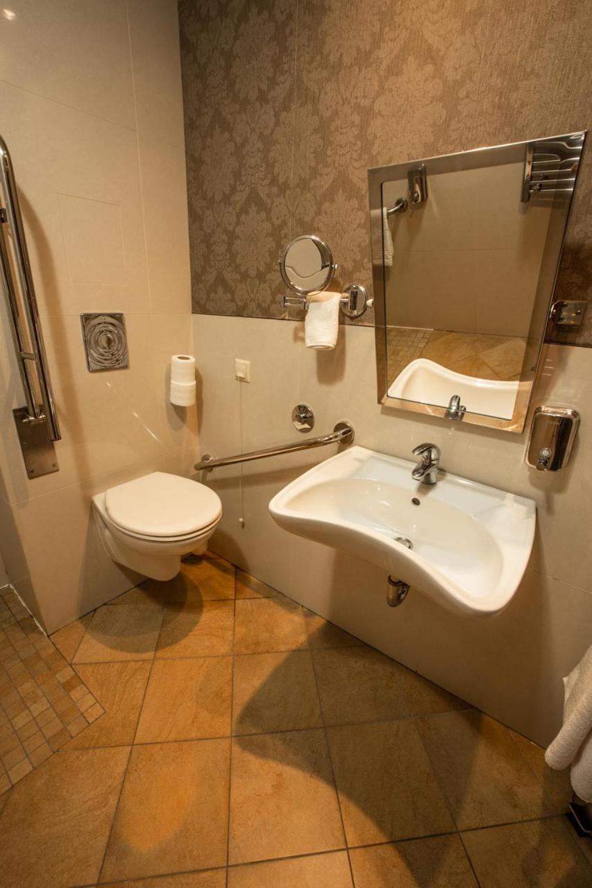Double Room - Disability Access photo 2