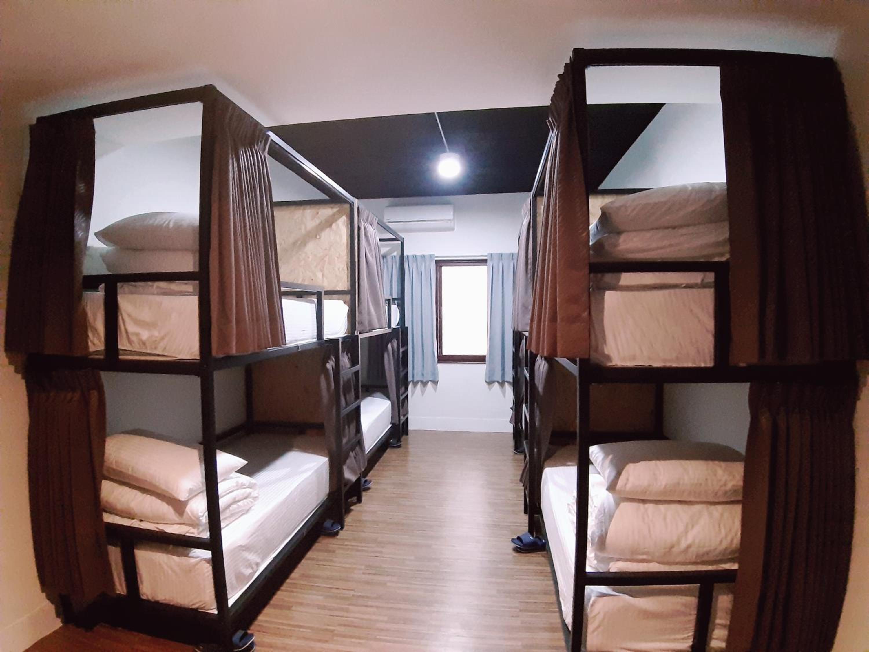 8-Bed Mixed Dormitory Room photo 1