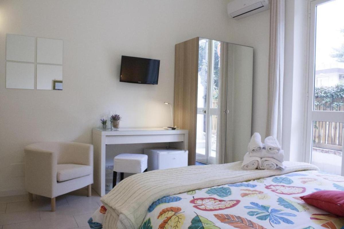 Double or Twin Room with Private Bathroom photo 2