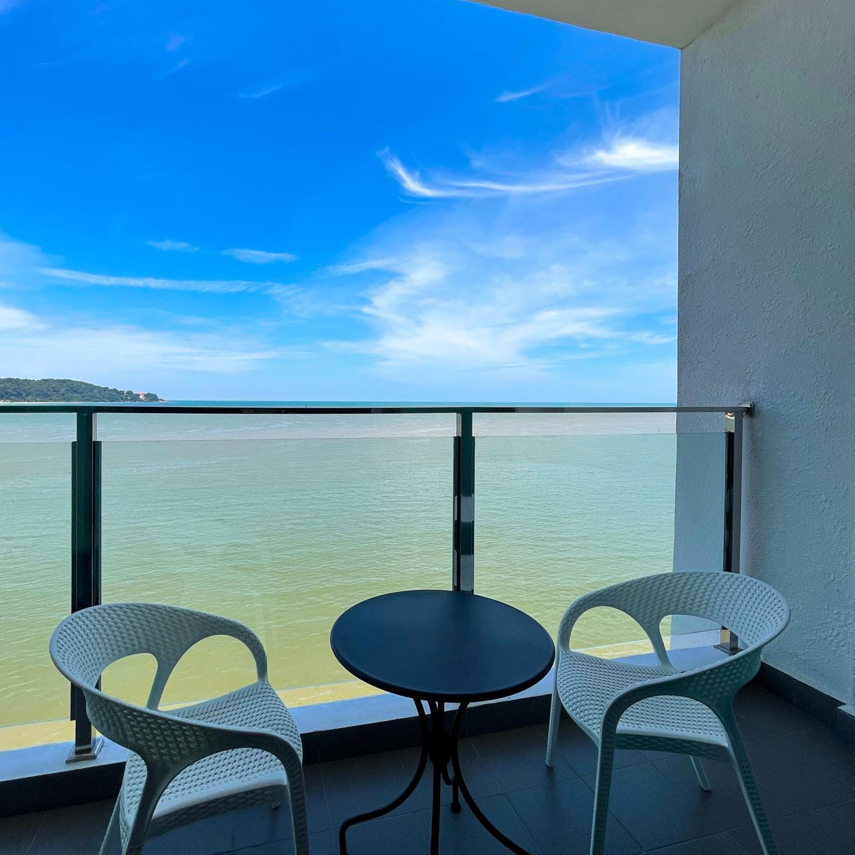 Deluxe Ocean View - Photo 6