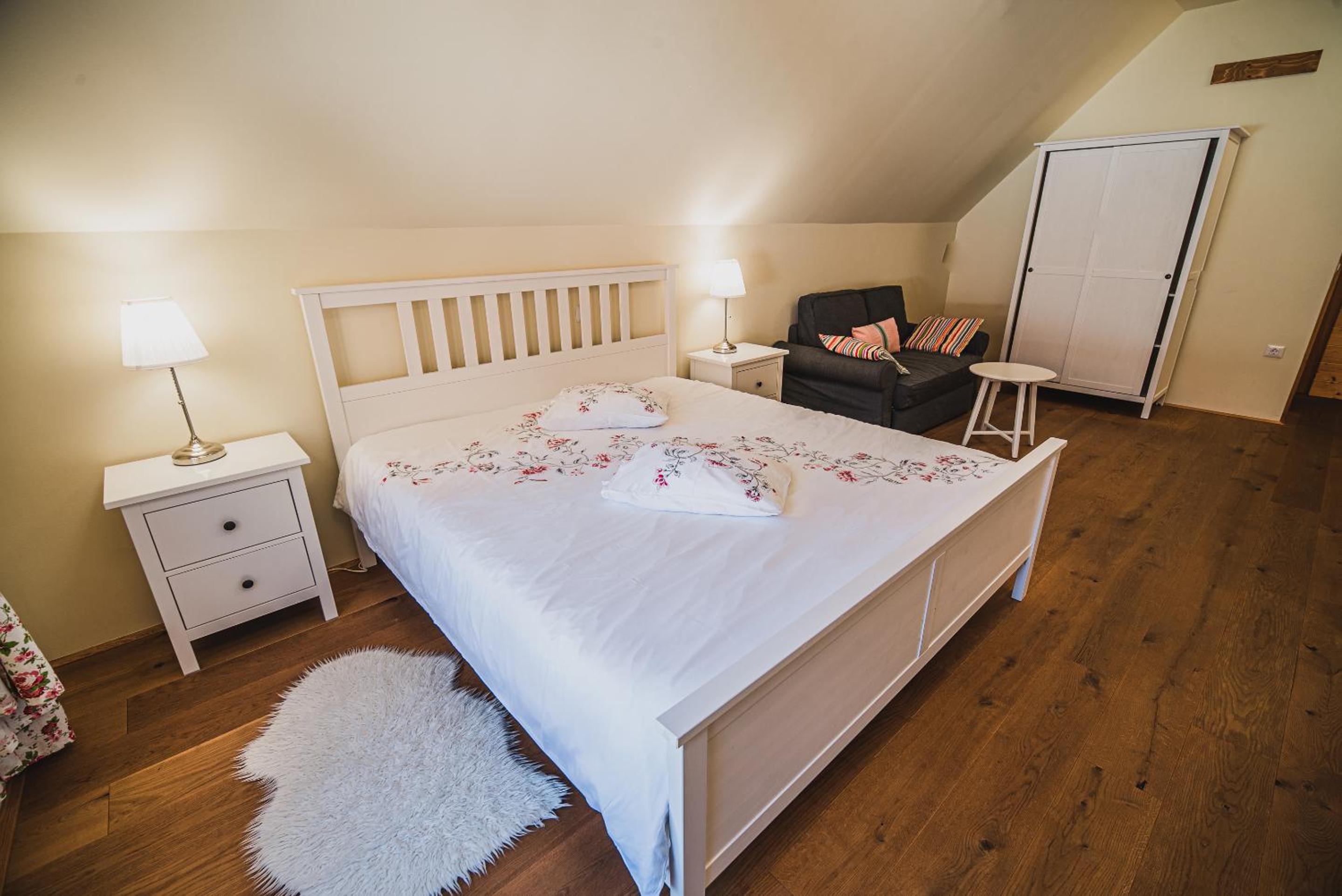 Family Room - Photo 8
