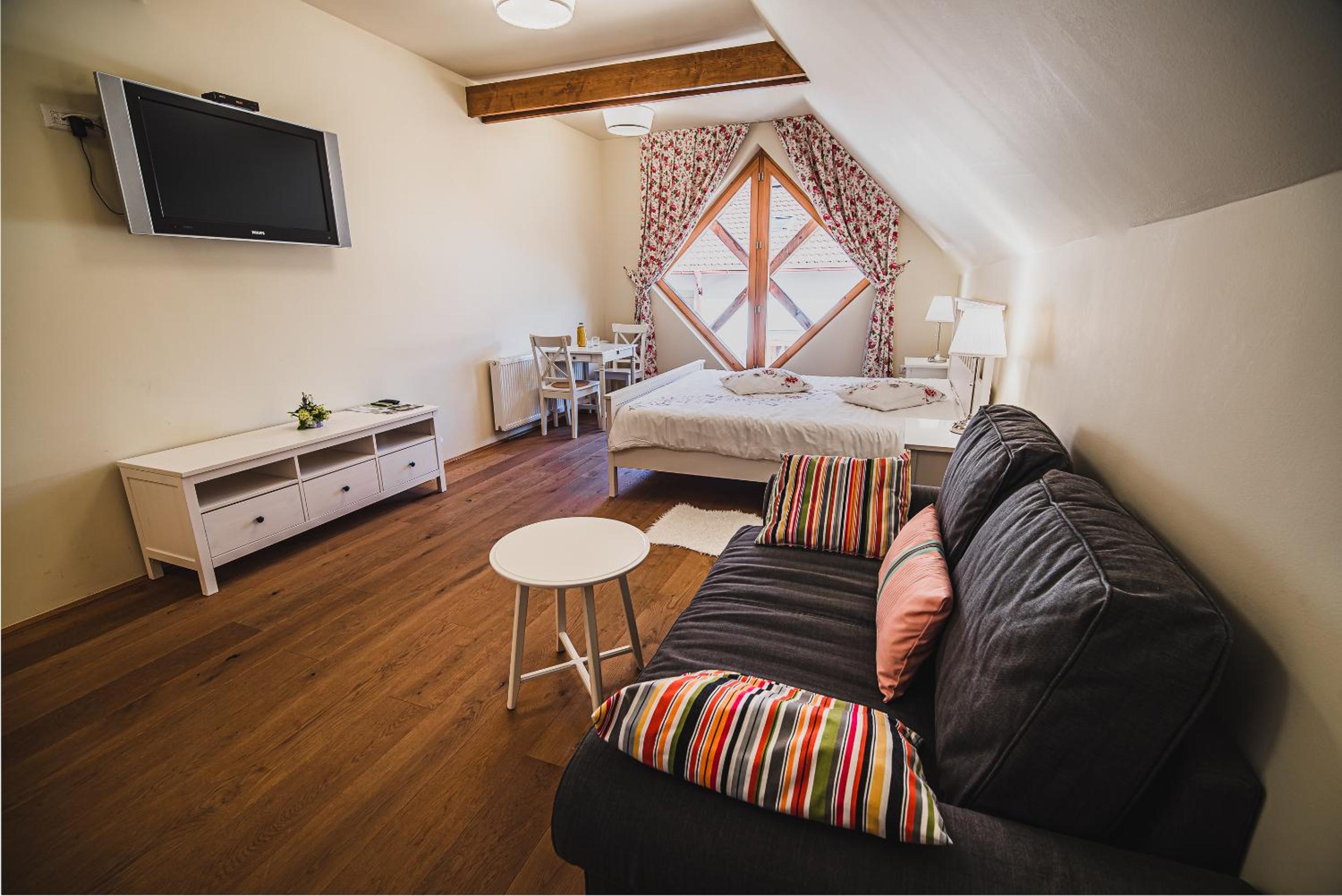Family Room - Photo 12