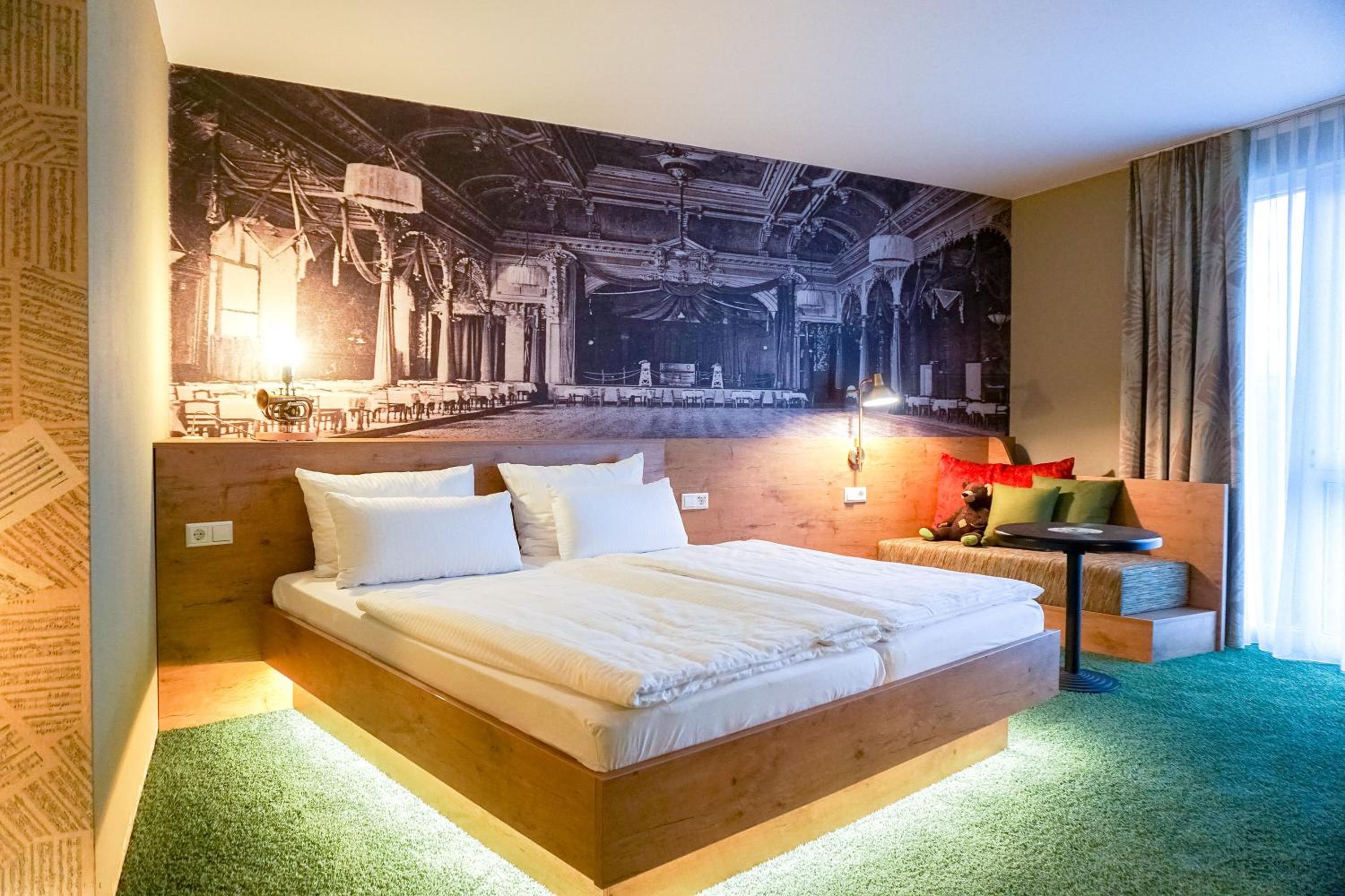 Doppelzimmer „COMFY“ mit Kingsize-Bett - Photo 4
