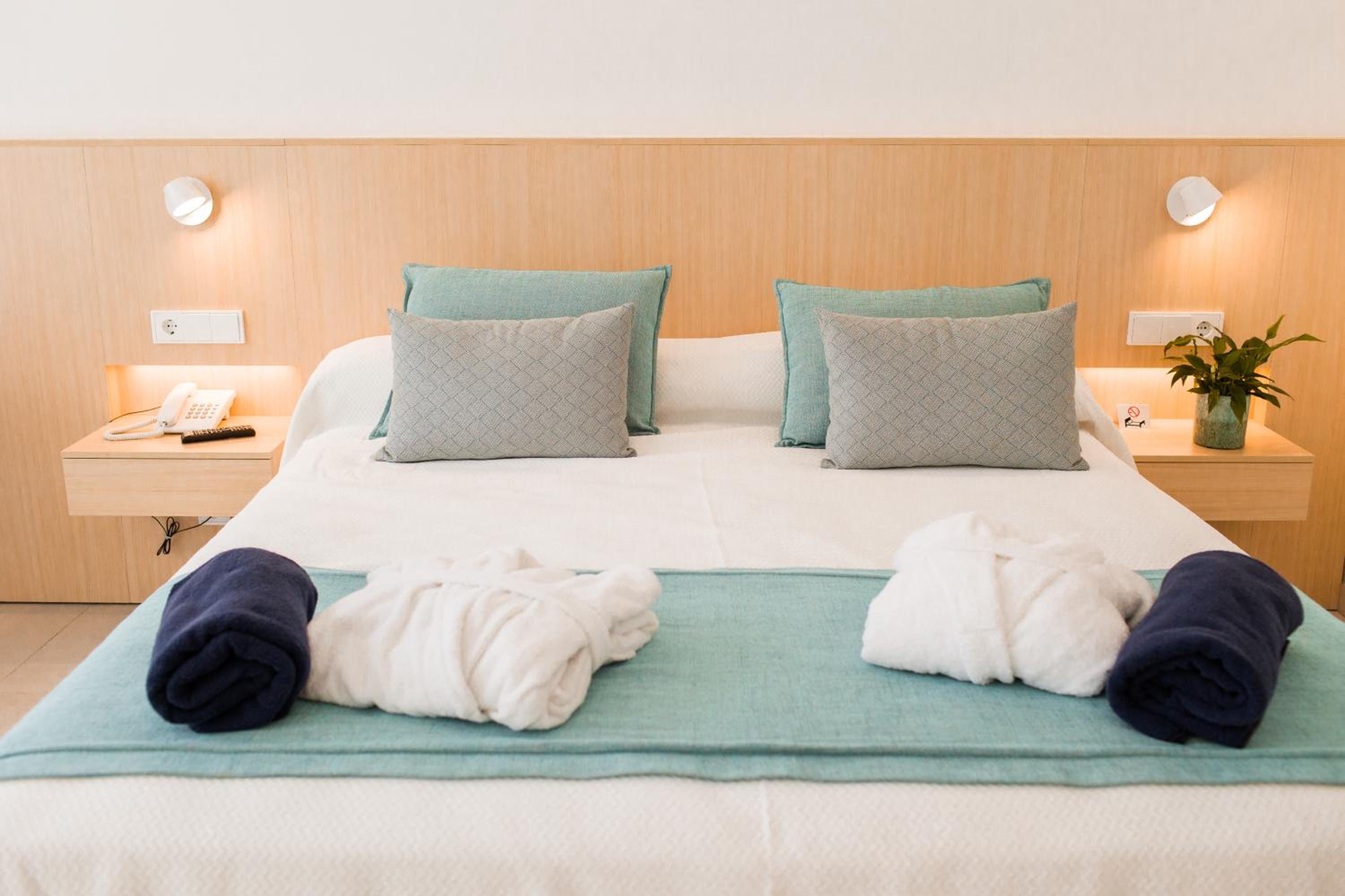 Standard Double or Twin Room - Photo 1