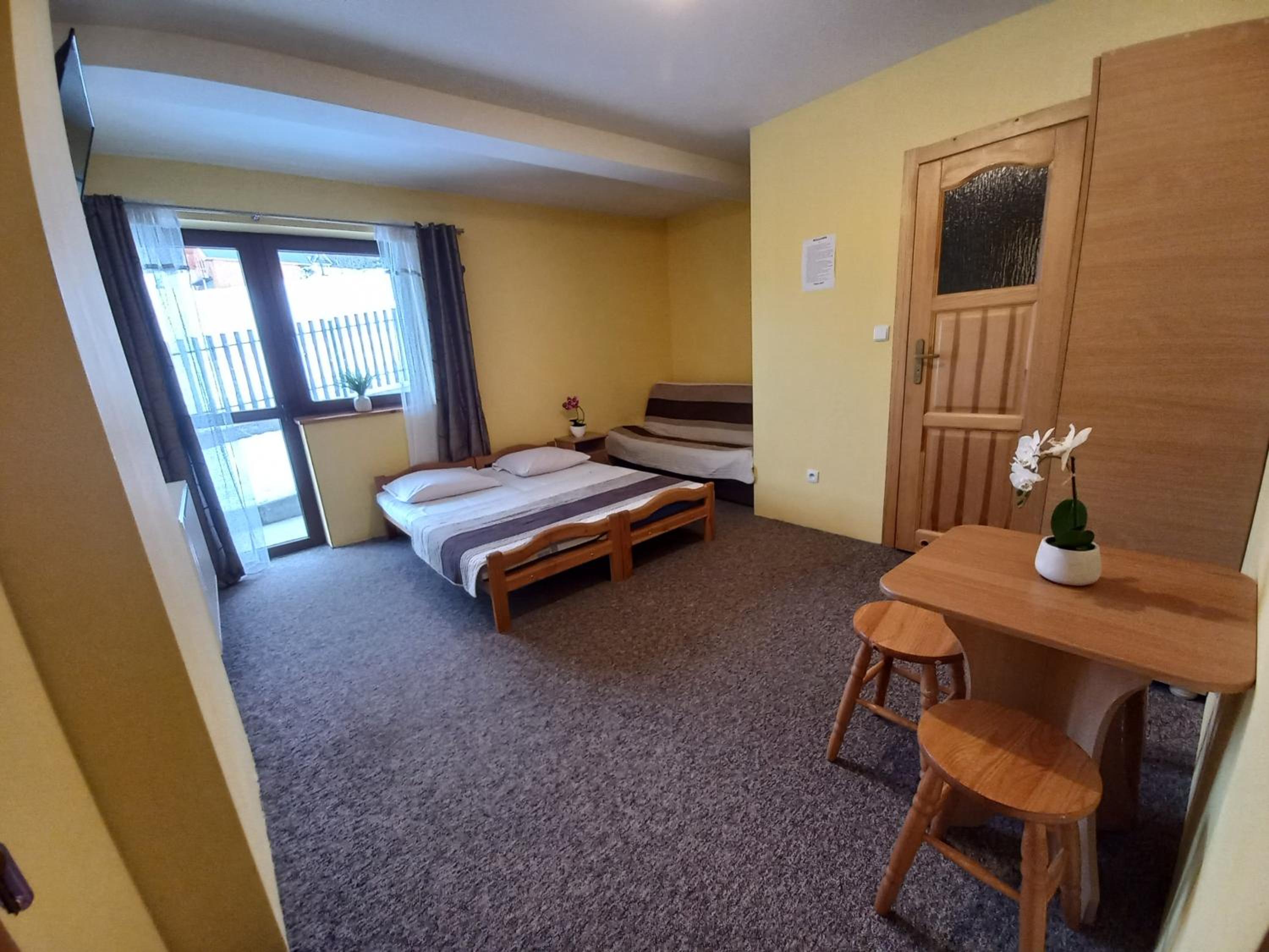 Quadruple Room with Private Bathroom - Photo 15