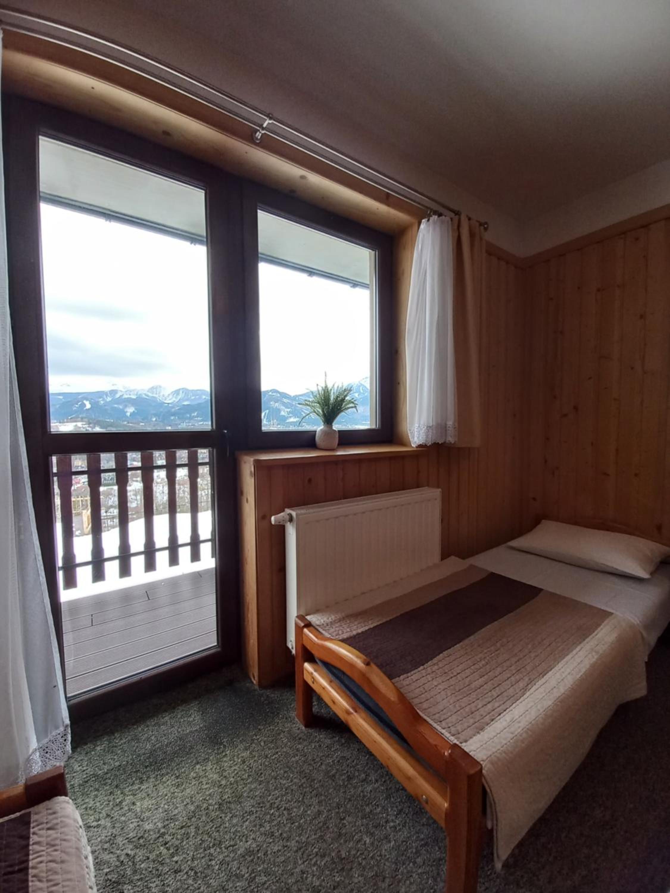 Quadruple Room with Private Bathroom - Photo 16