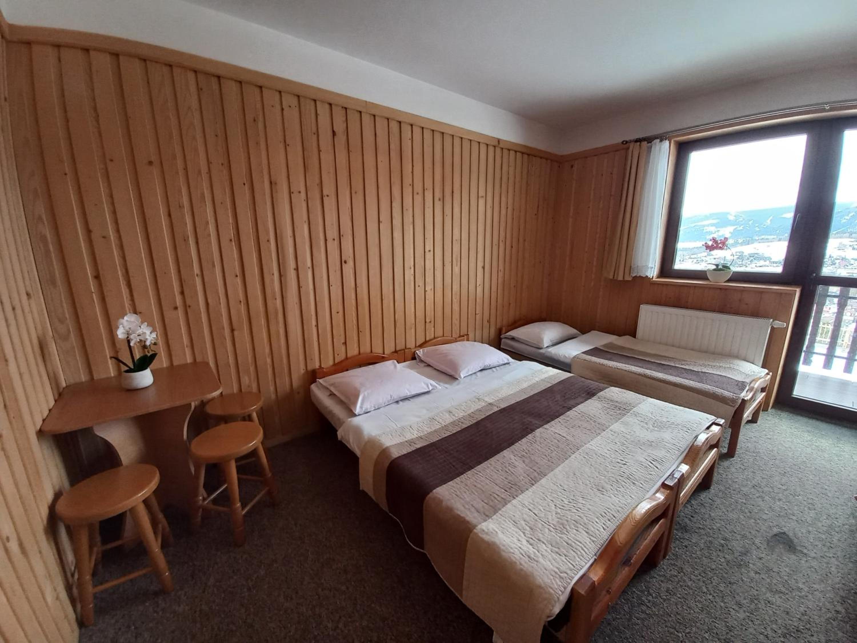 Quadruple Room with Private Bathroom - Photo 19
