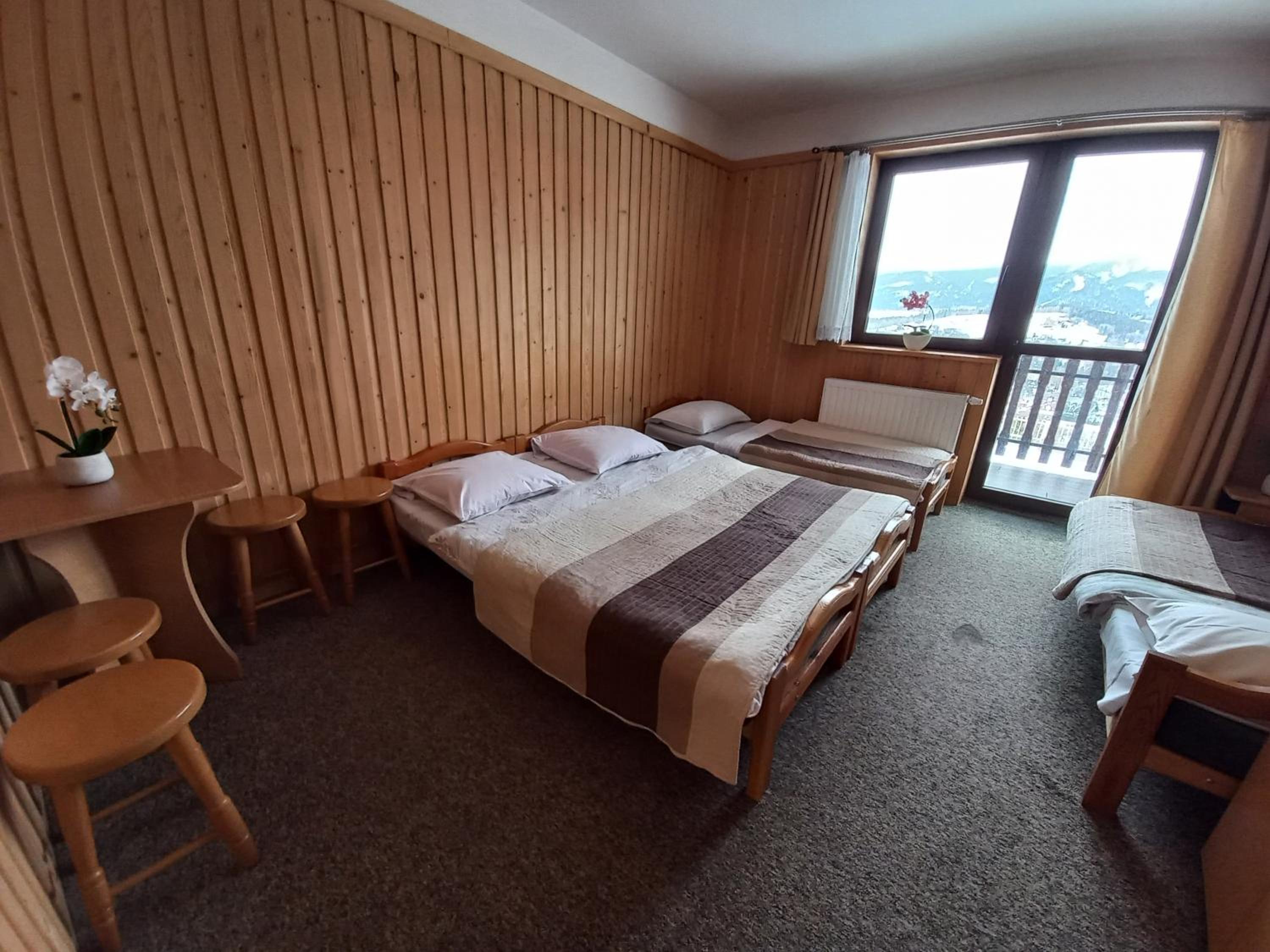 Quadruple Room with Private Bathroom - Photo 20