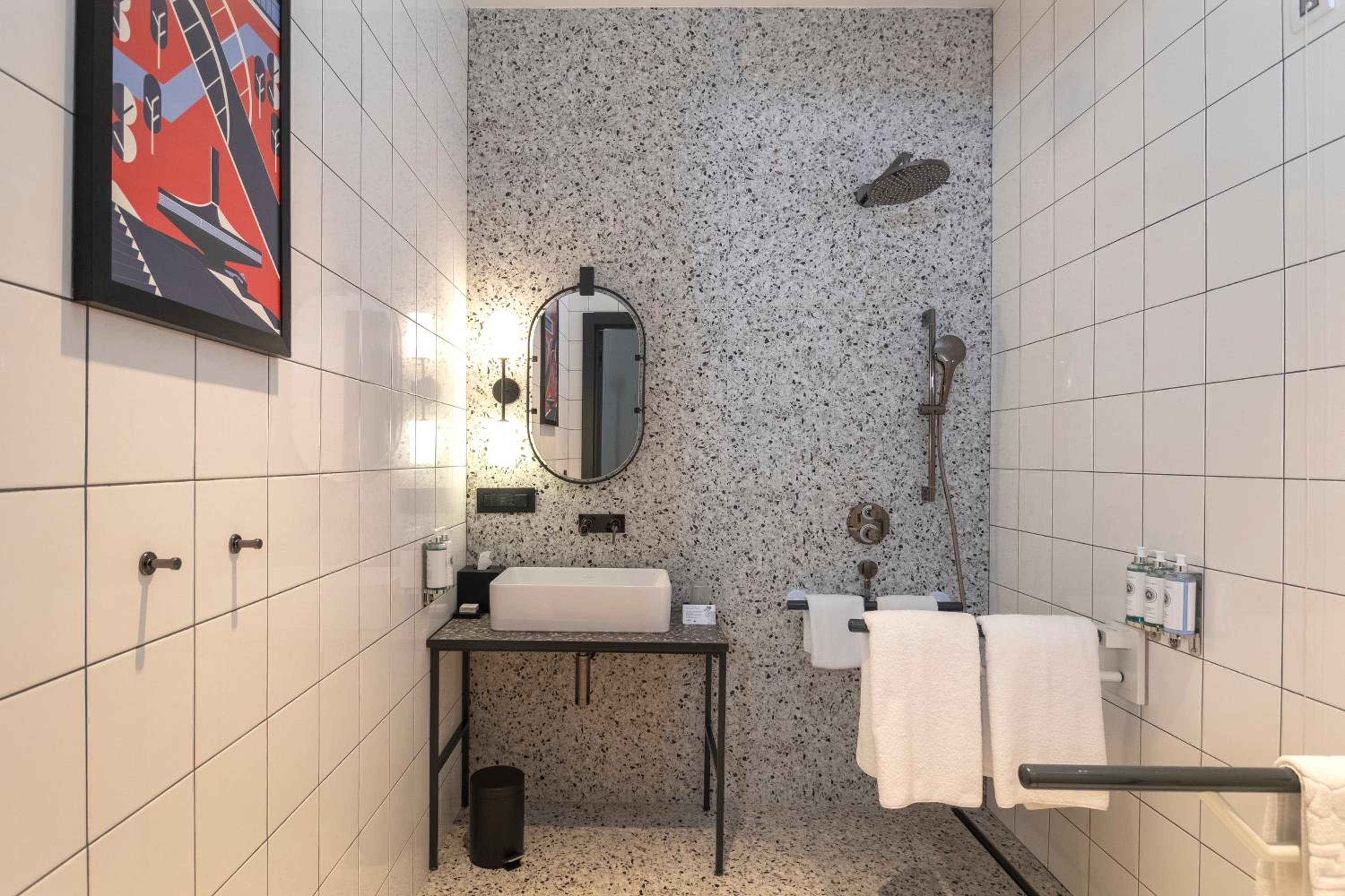 Queen Room - Accessible - Photo 5