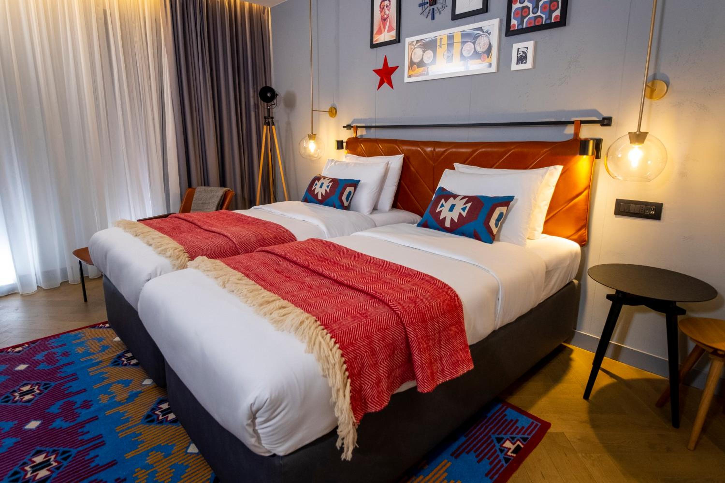 Standard Twin Room - Photo 3