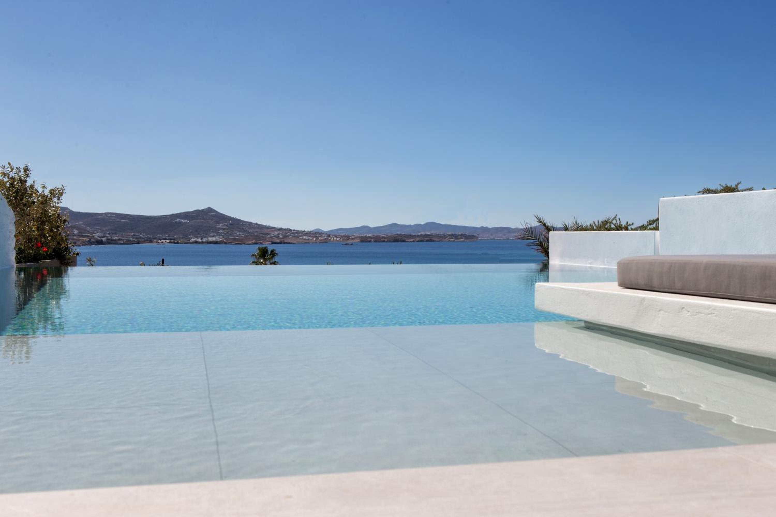 Deluxe Suite with Private Pool and Sea View - Photo 2