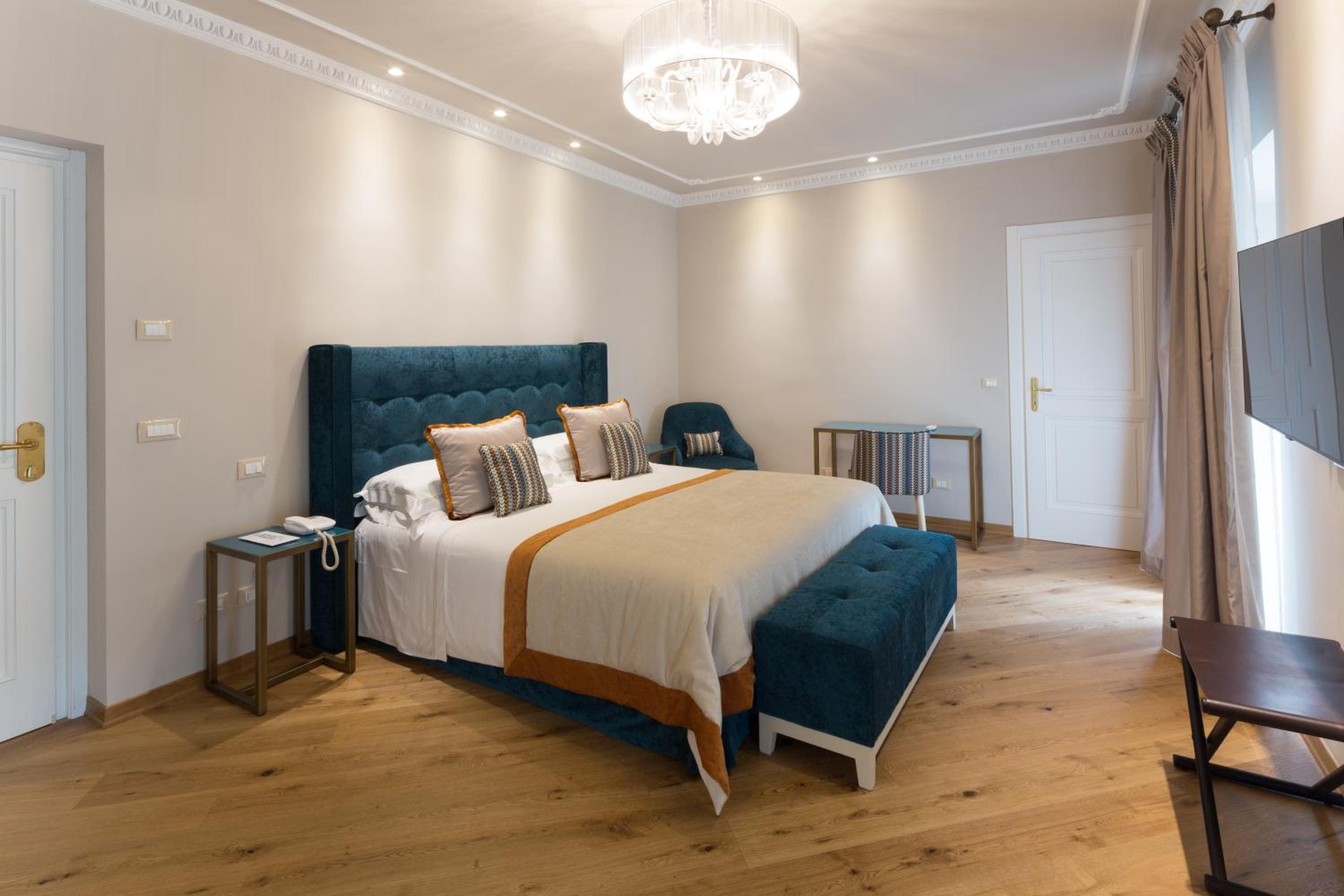 Double or Twin Room - Photo 4