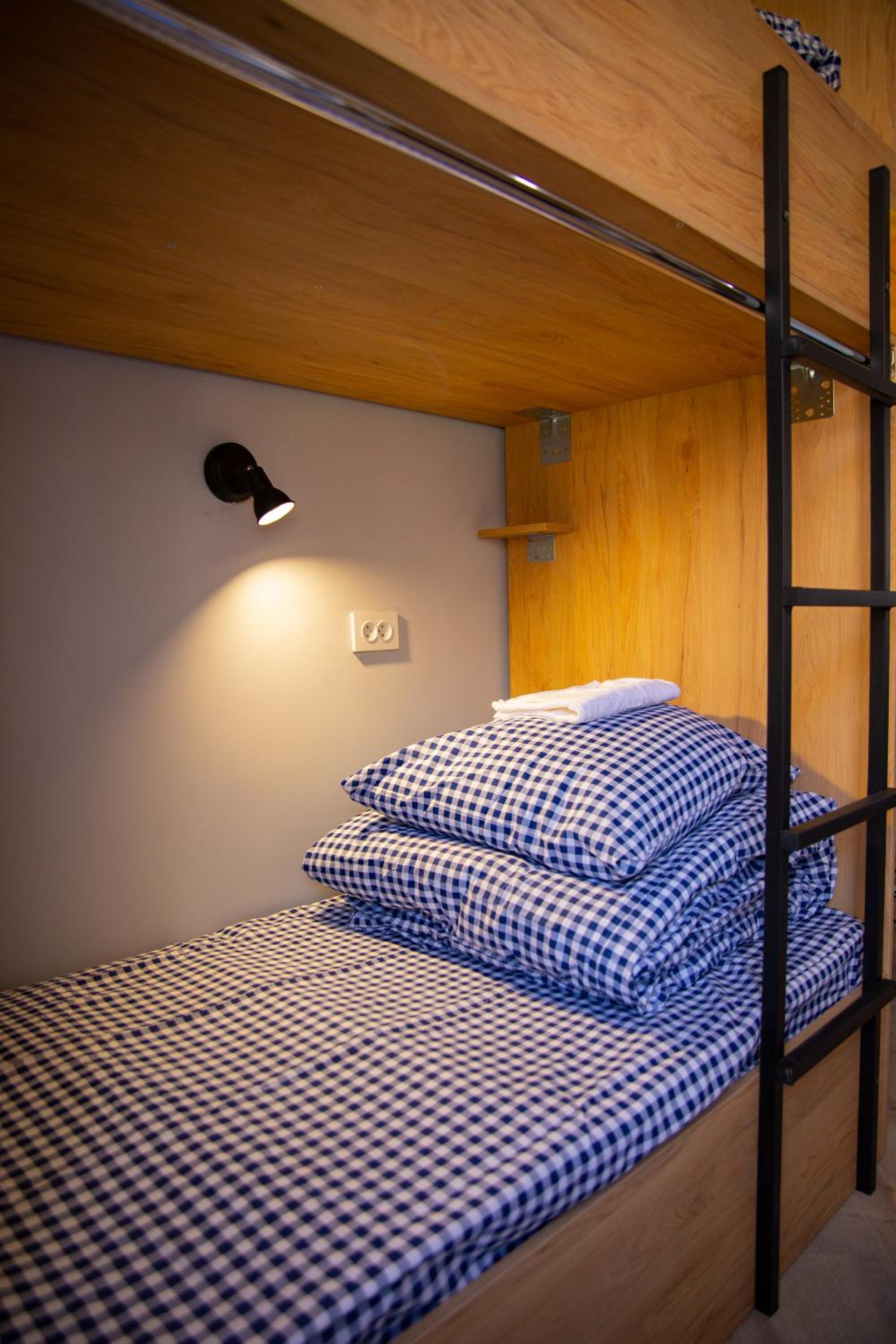 Bed in 8-Bed Dormitory Room photo 3