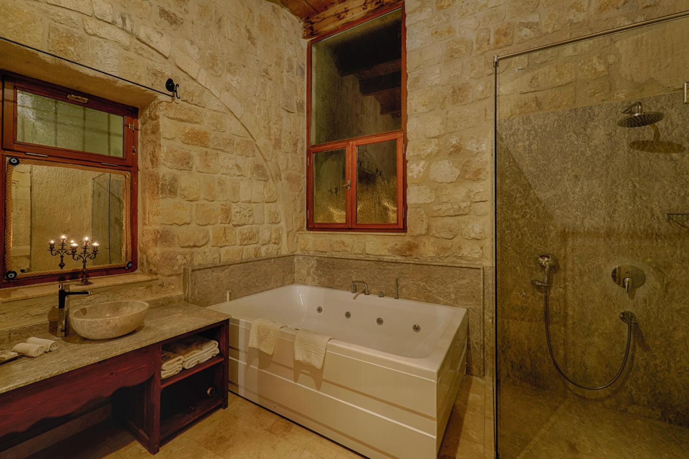 Deluxe King Suite photo 2