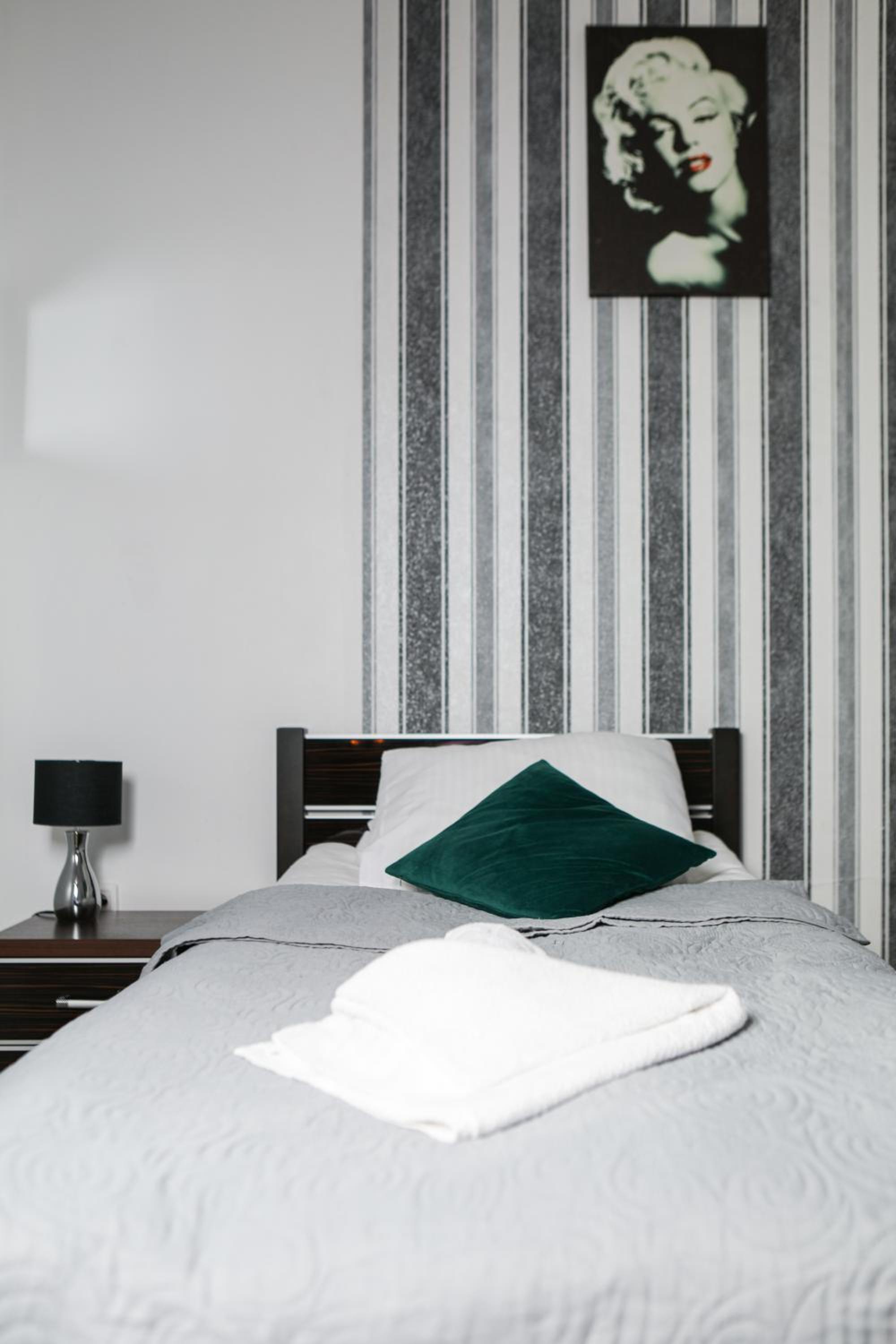 Twin Room - Photo 3