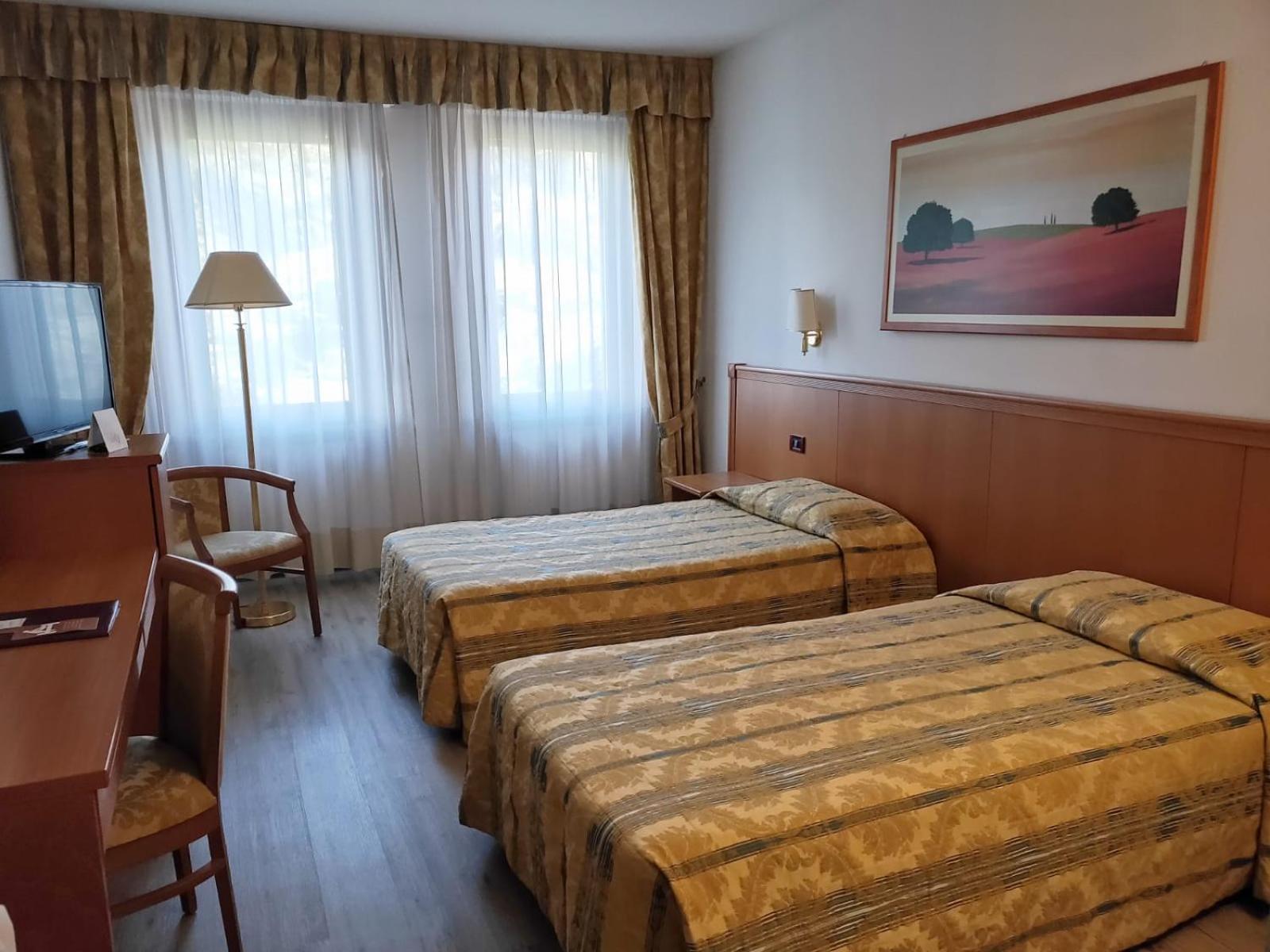 Twin Room - Photo 2