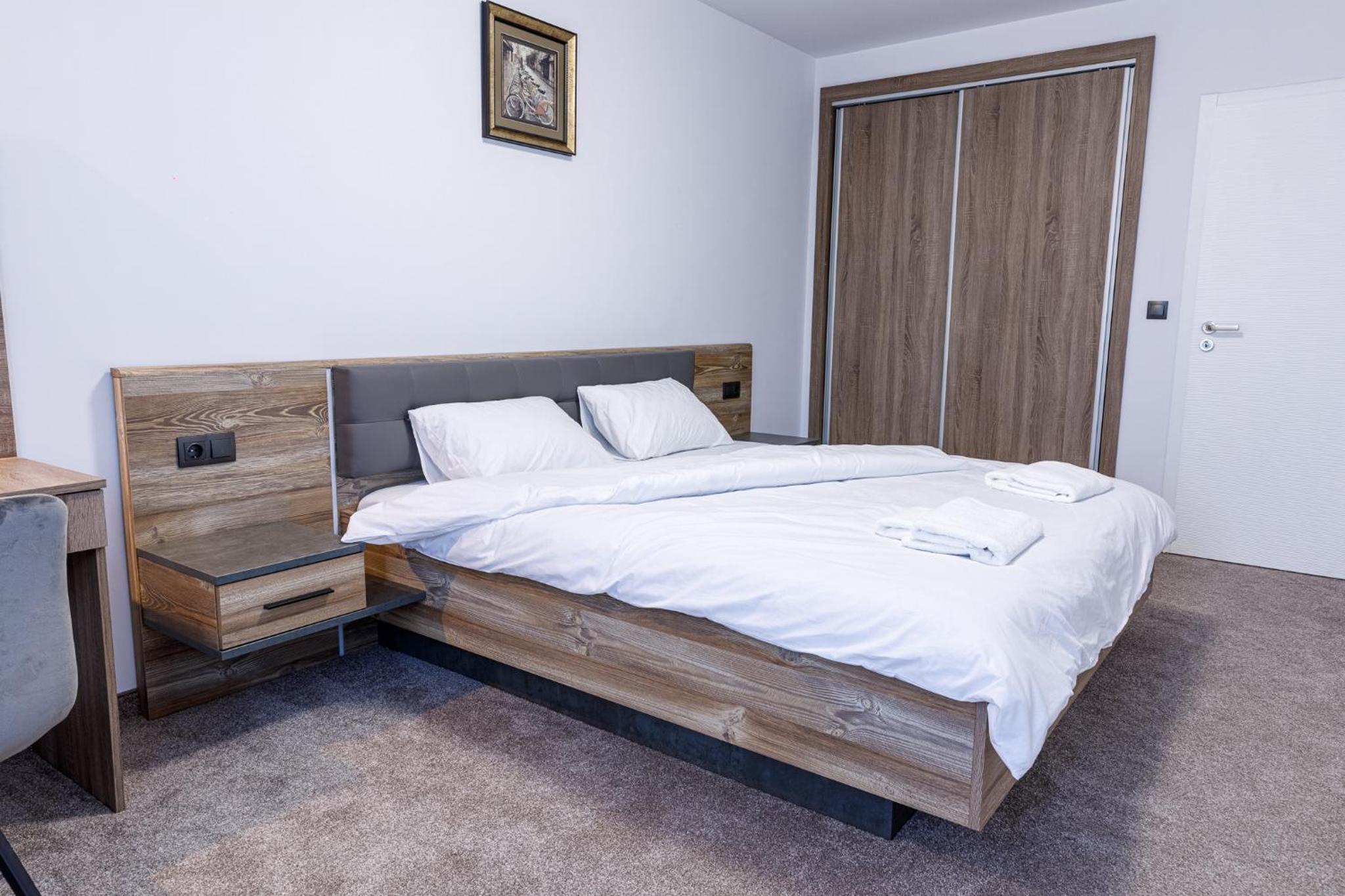 One-Bedroom Apartment - Photo 5