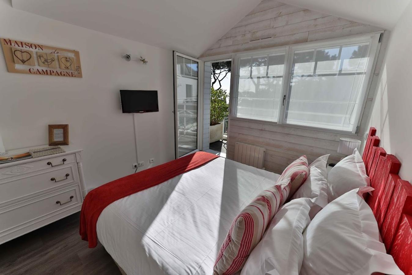 Classic Double Room with Balcony Sea View photo 2