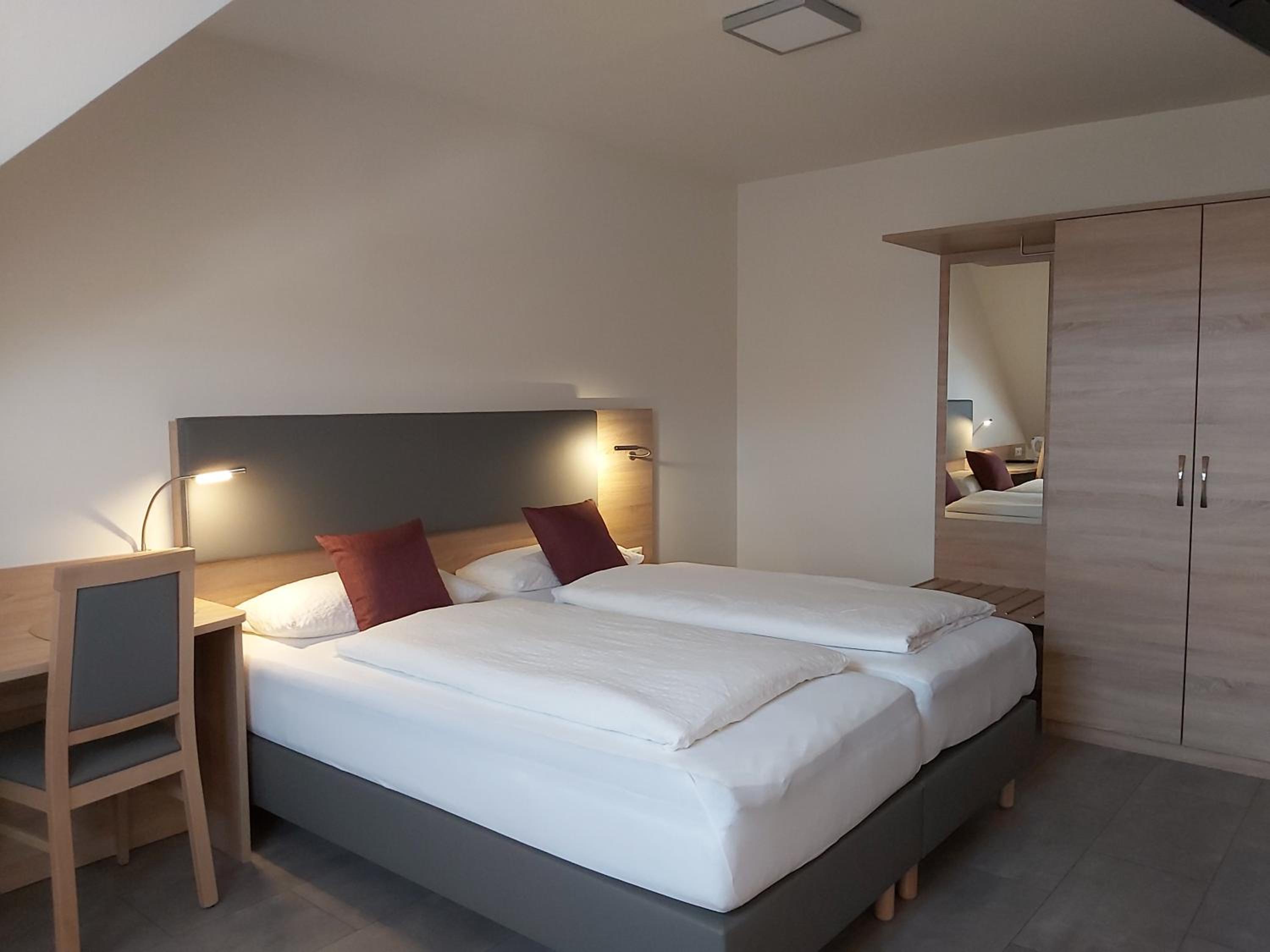 Double Room - Photo 7
