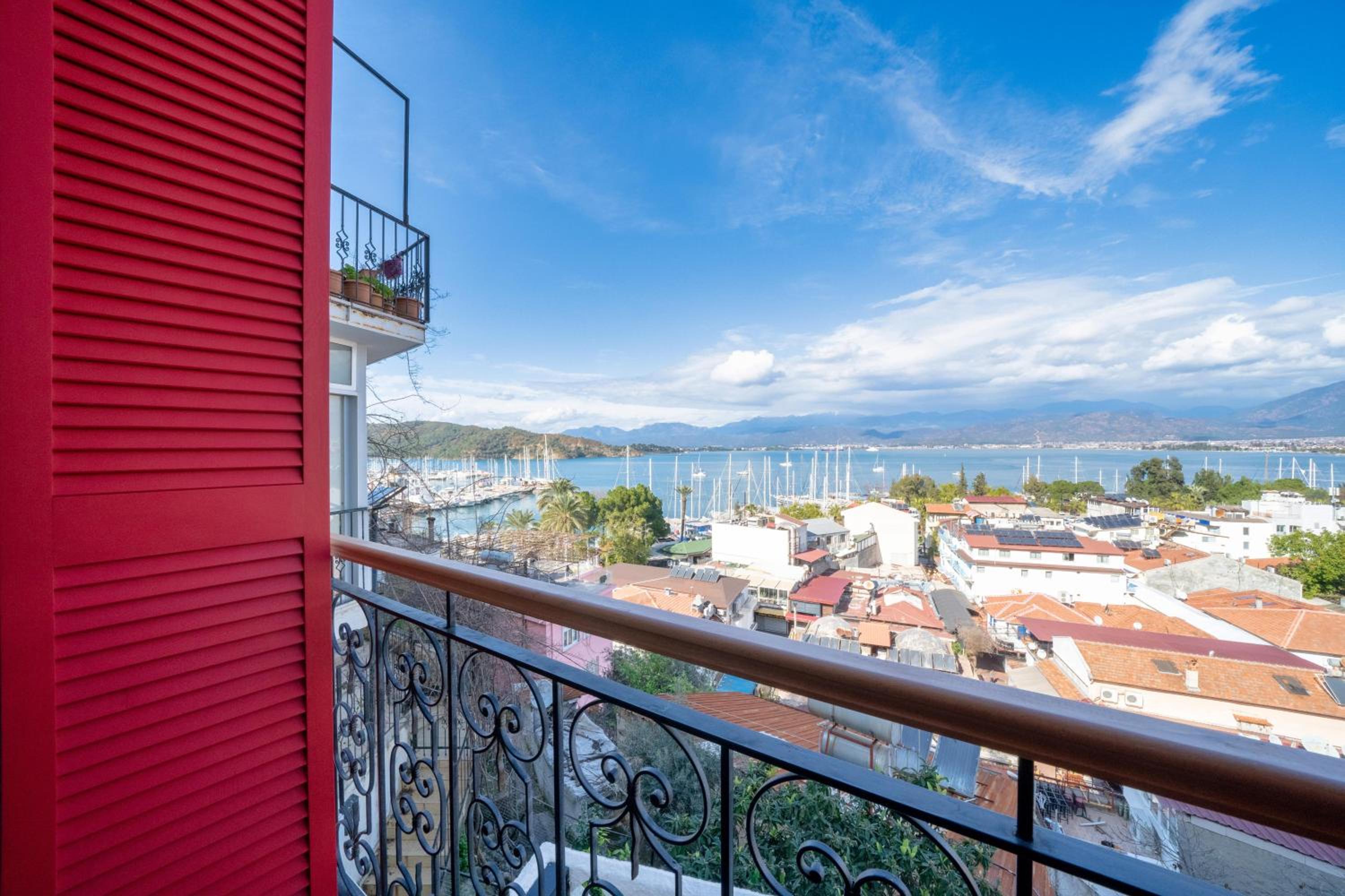Apartment with Sea View - Photo 12