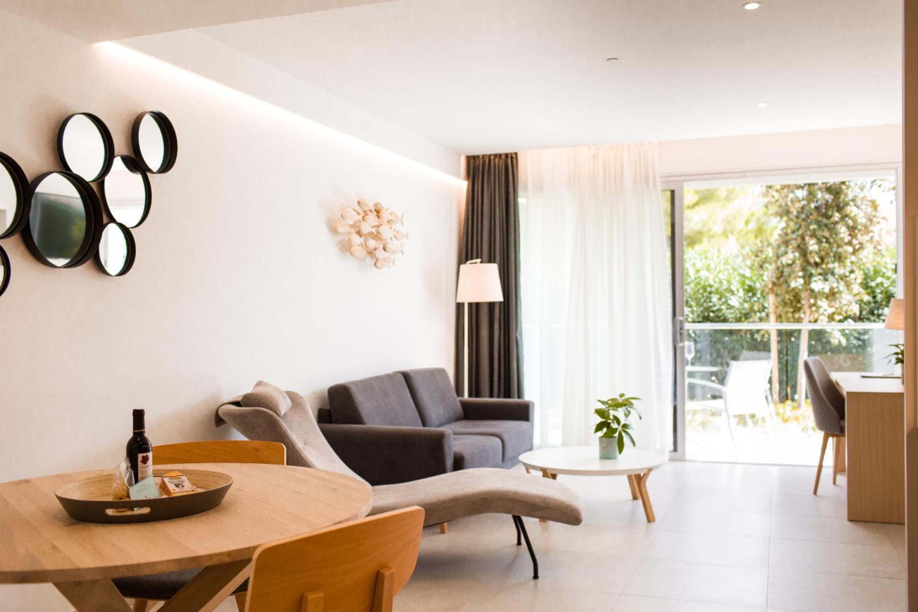 Suite - Photo 3