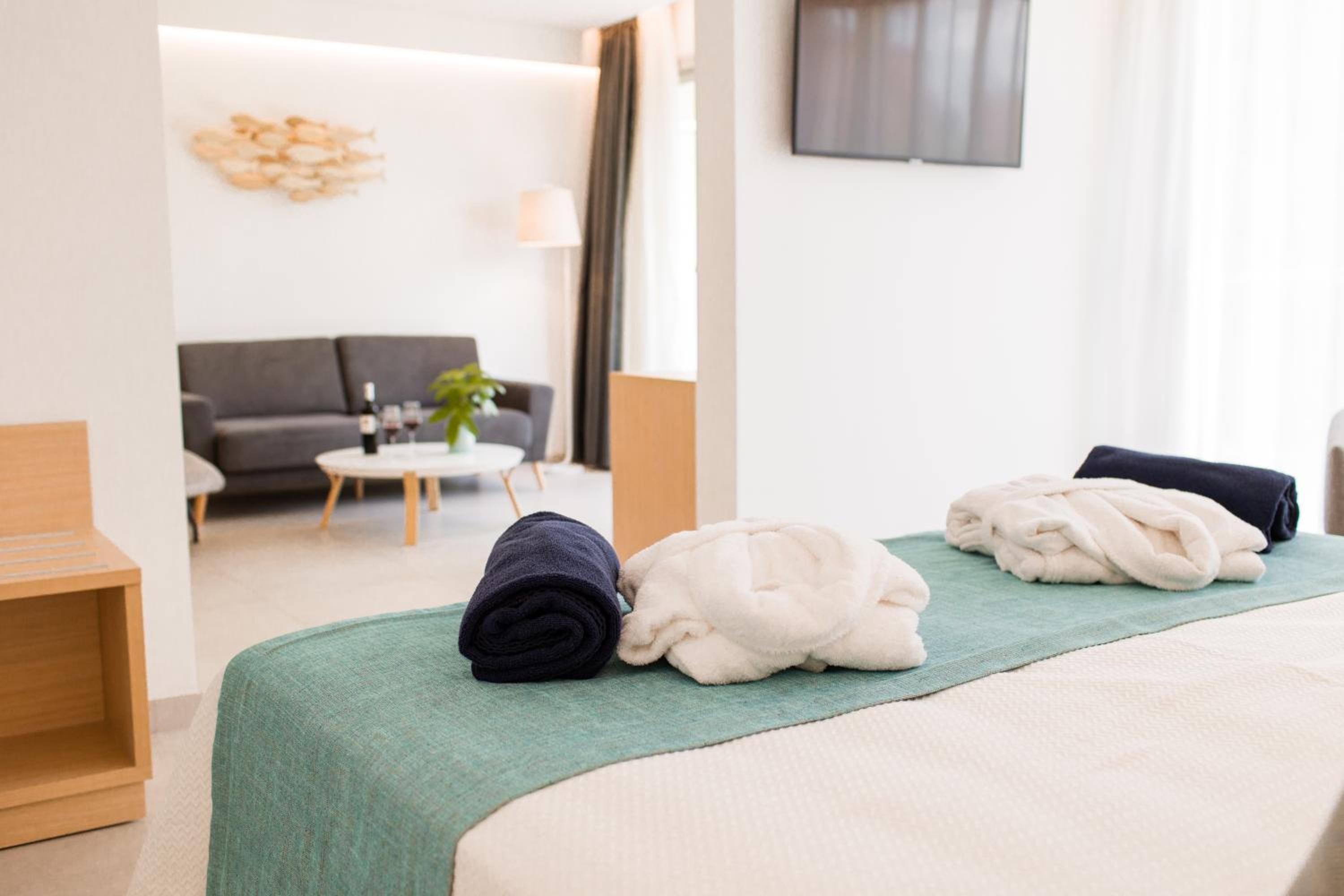 Suite - Photo 9